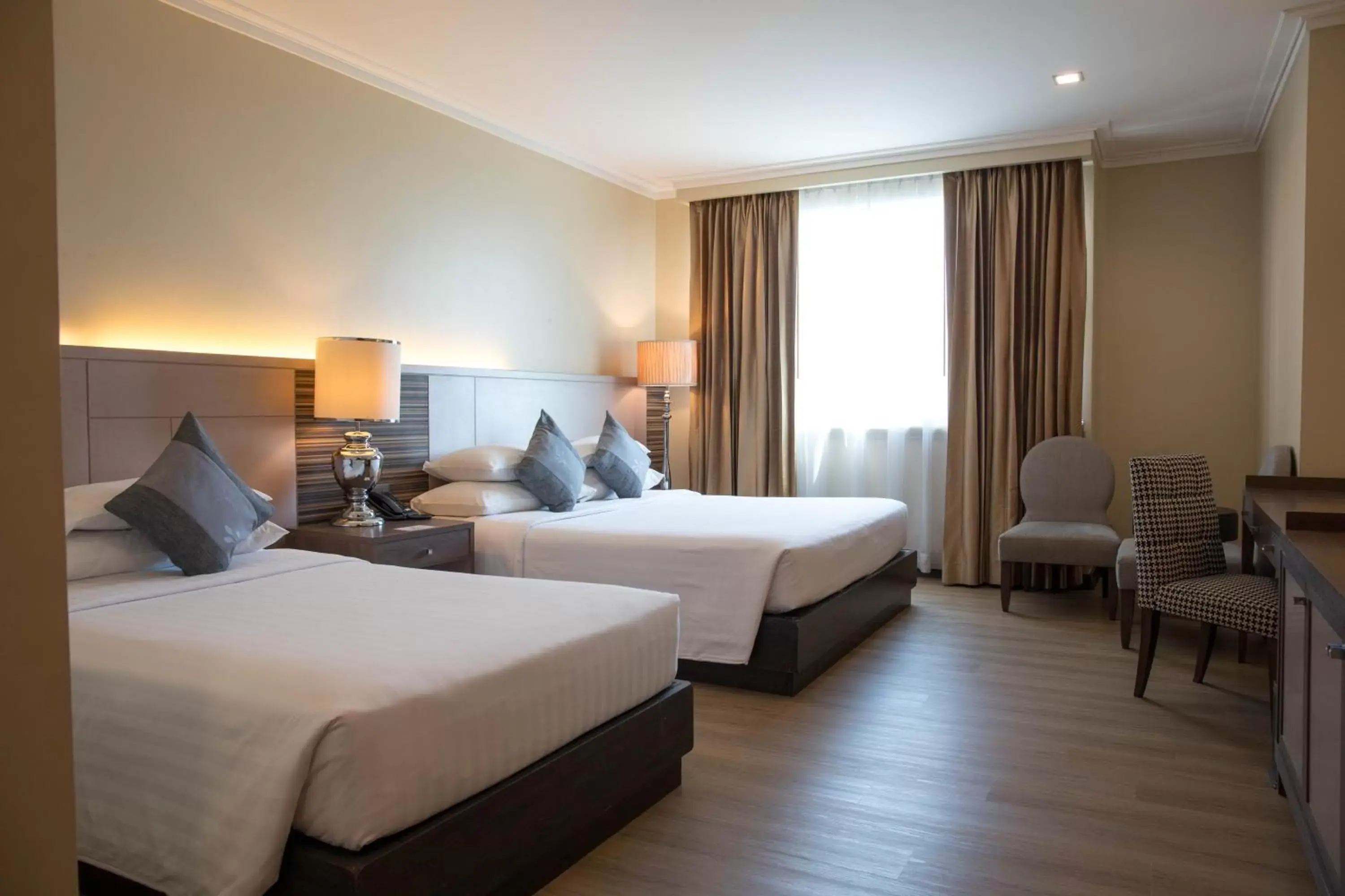 Standard Triple Room in The Berkeley Hotel Pratunam Standard Triple Room in The Berkeley Hotel Pratunam