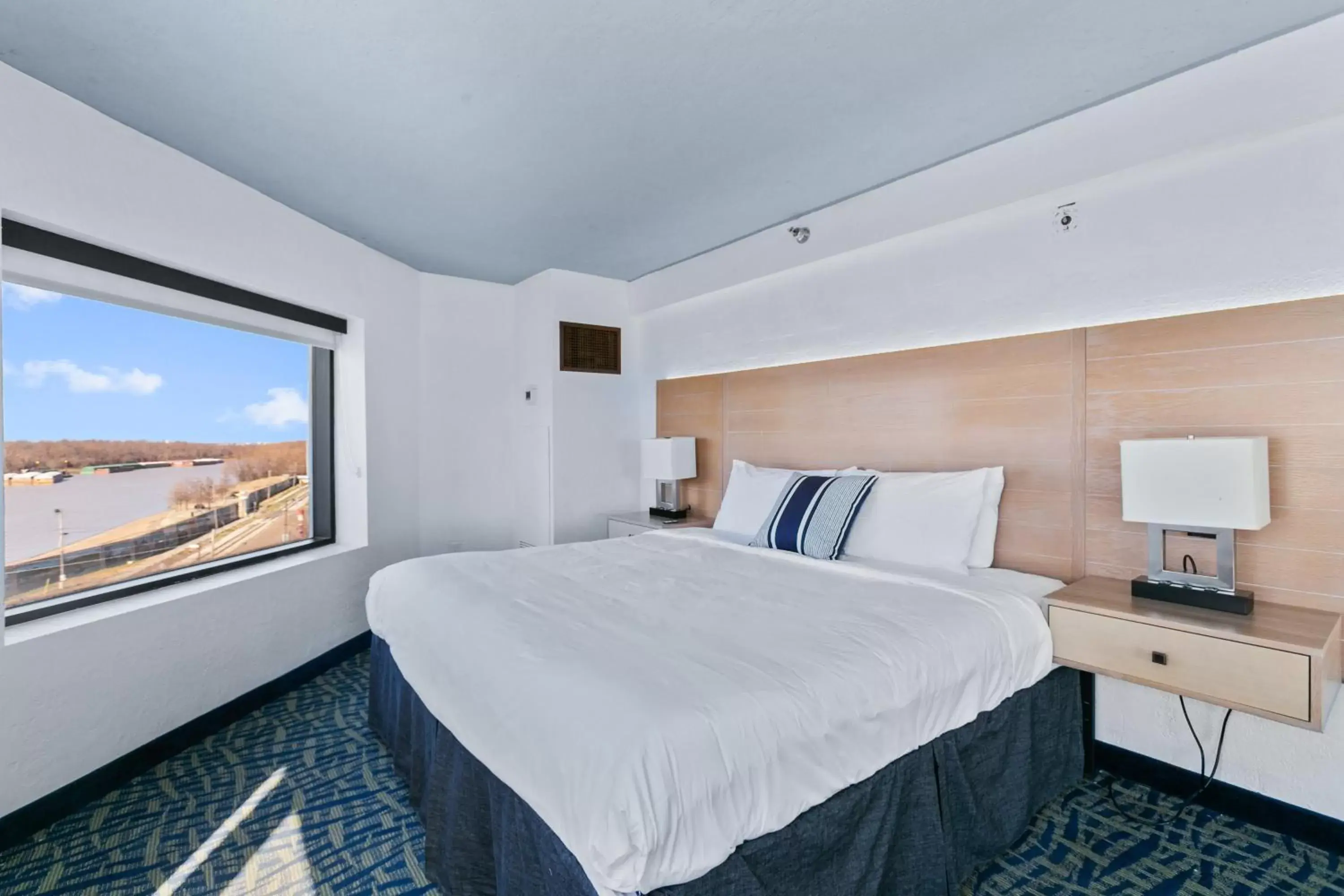 King Room with River View - Non-Smoking in Mulberry, a Wyndham Hotel King Room with River View - Non-Smoking in Mulberry, a Wyndham Hotel