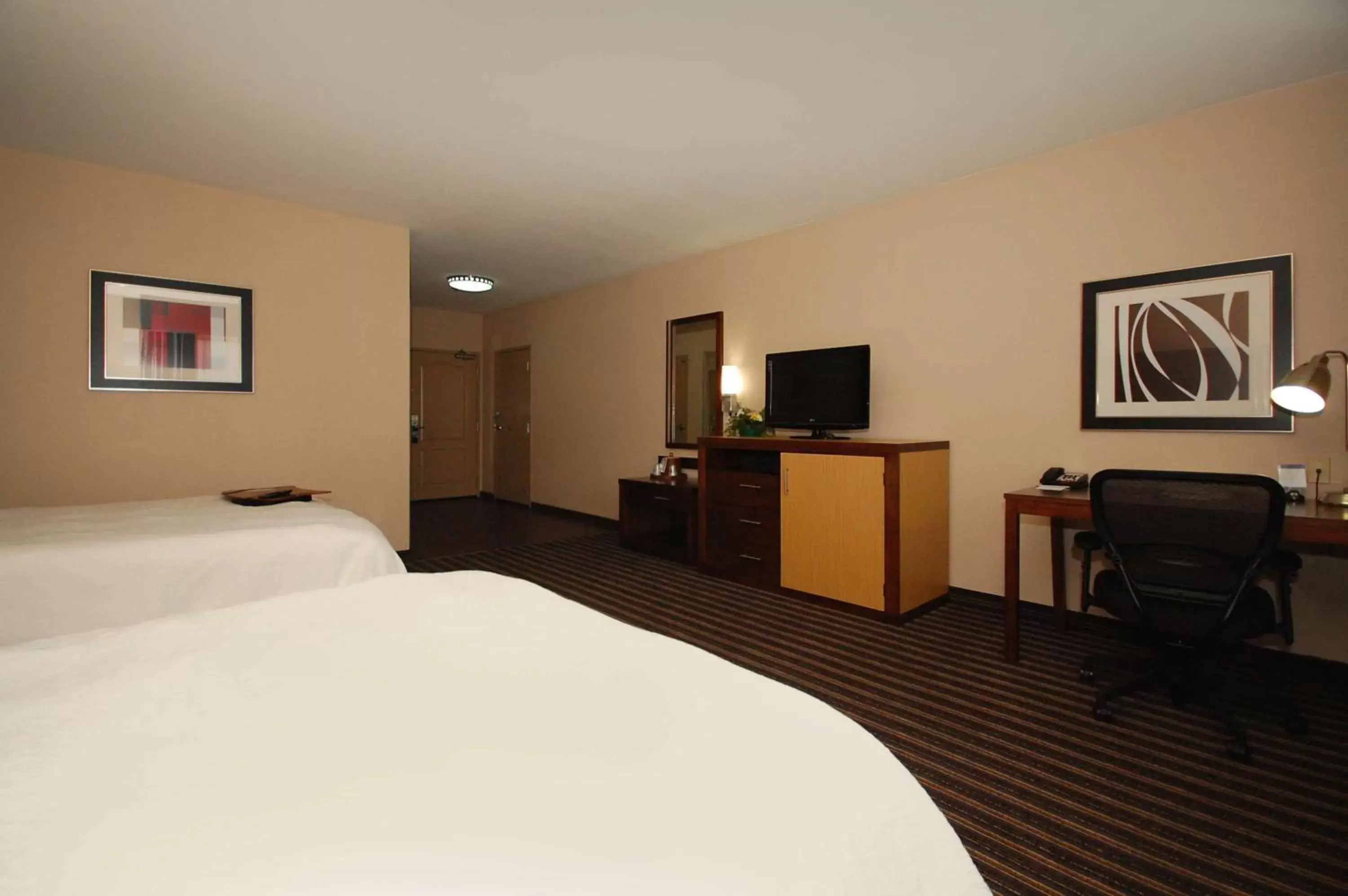 Suite with Two Queen Beds and Bath Tub - Mobility and Hearing Access/Non-Smoking in Hampton Inn Jackson/Flowood - Airport Area MS Suite with Two Queen Beds and Bath Tub - Mobility and Hearing Access/Non-Smoking in Hampton Inn Jackson/Flowood - Airport Area MS