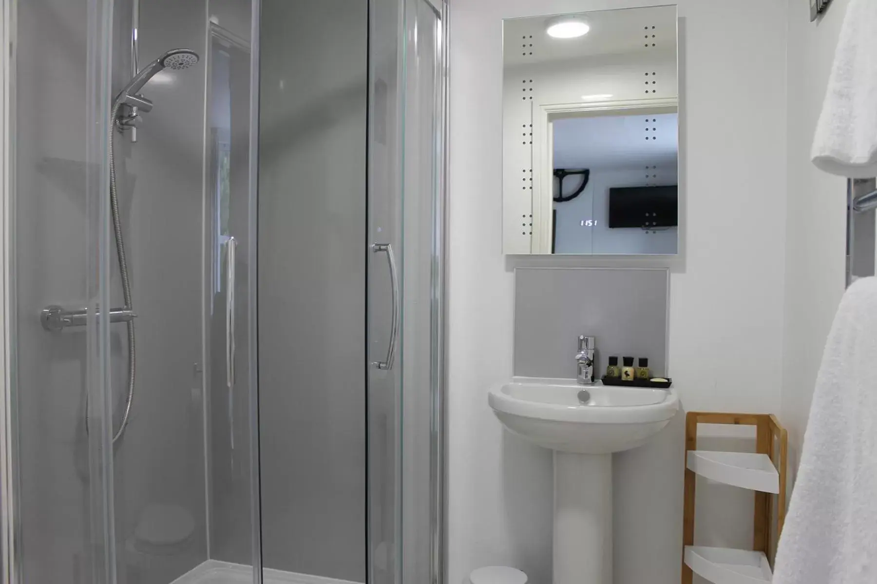 Deluxe King Room in The Hatch Inn Deluxe King Room in The Hatch Inn