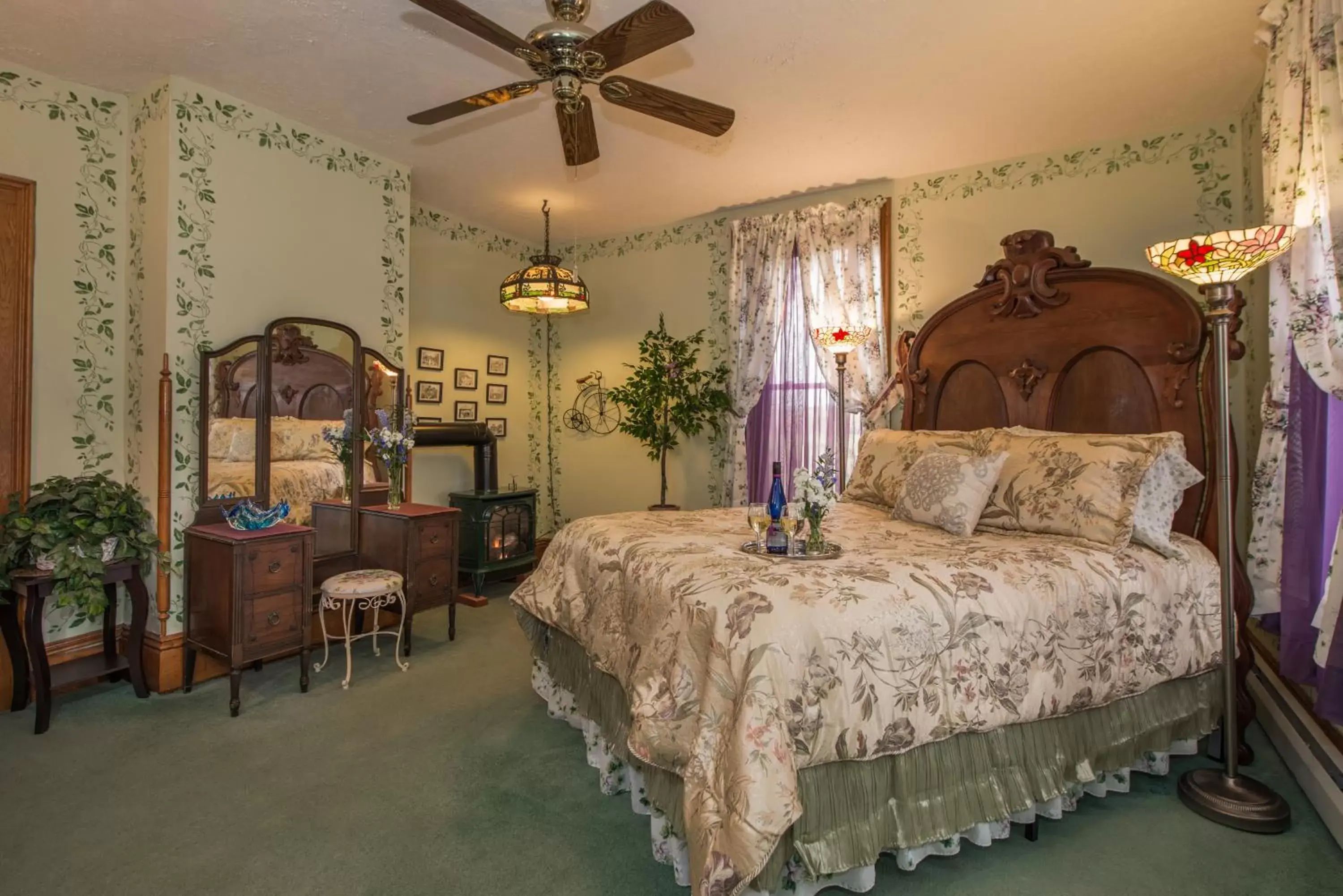 Double Room with Spa Bath in Sutherland House Victorian Bed and Breakfast Double Room with Spa Bath in Sutherland House Victorian Bed and Breakfast