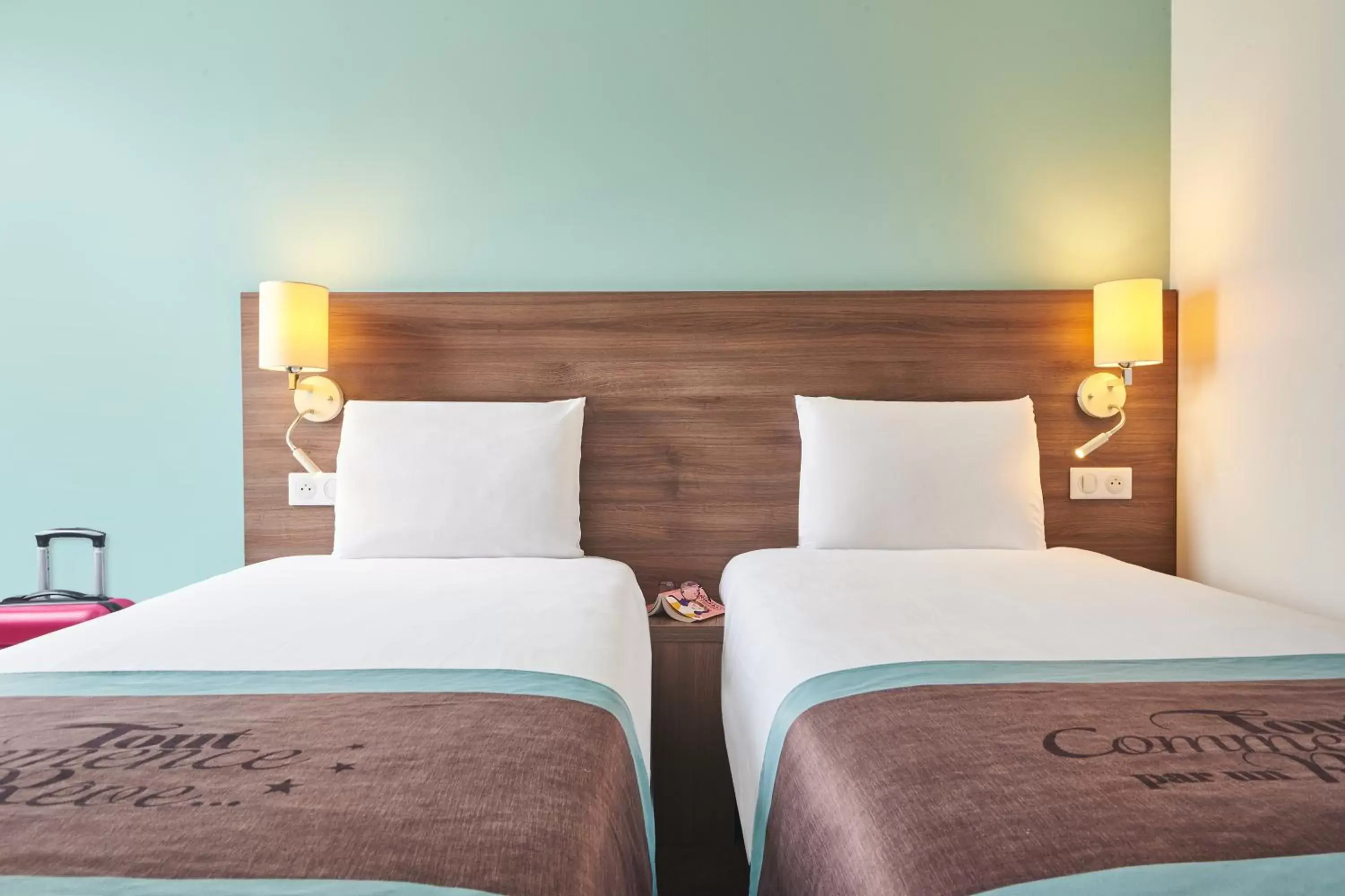 2 single Beds in Kyriad Lille - Mons en Baroeul 2 single Beds in Kyriad Lille - Mons en Baroeul