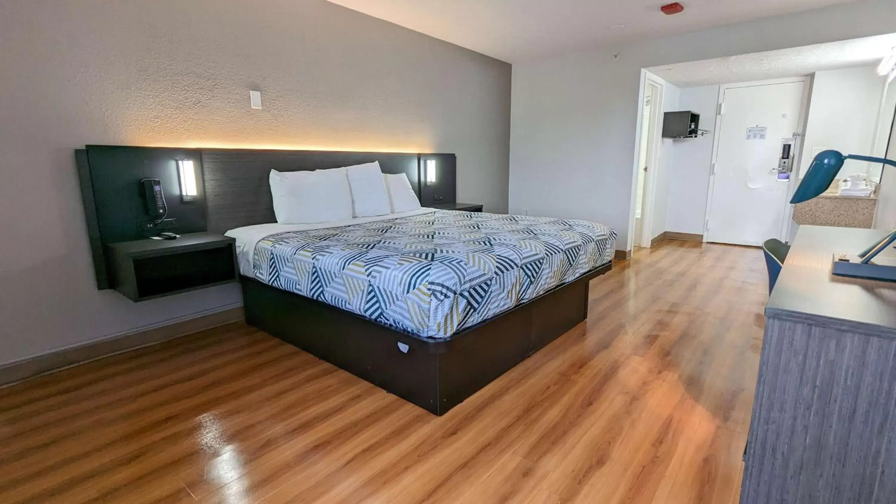 Queen Room in Motel 6-Framingham, MA - Boston West Queen Room in Motel 6-Framingham, MA - Boston West