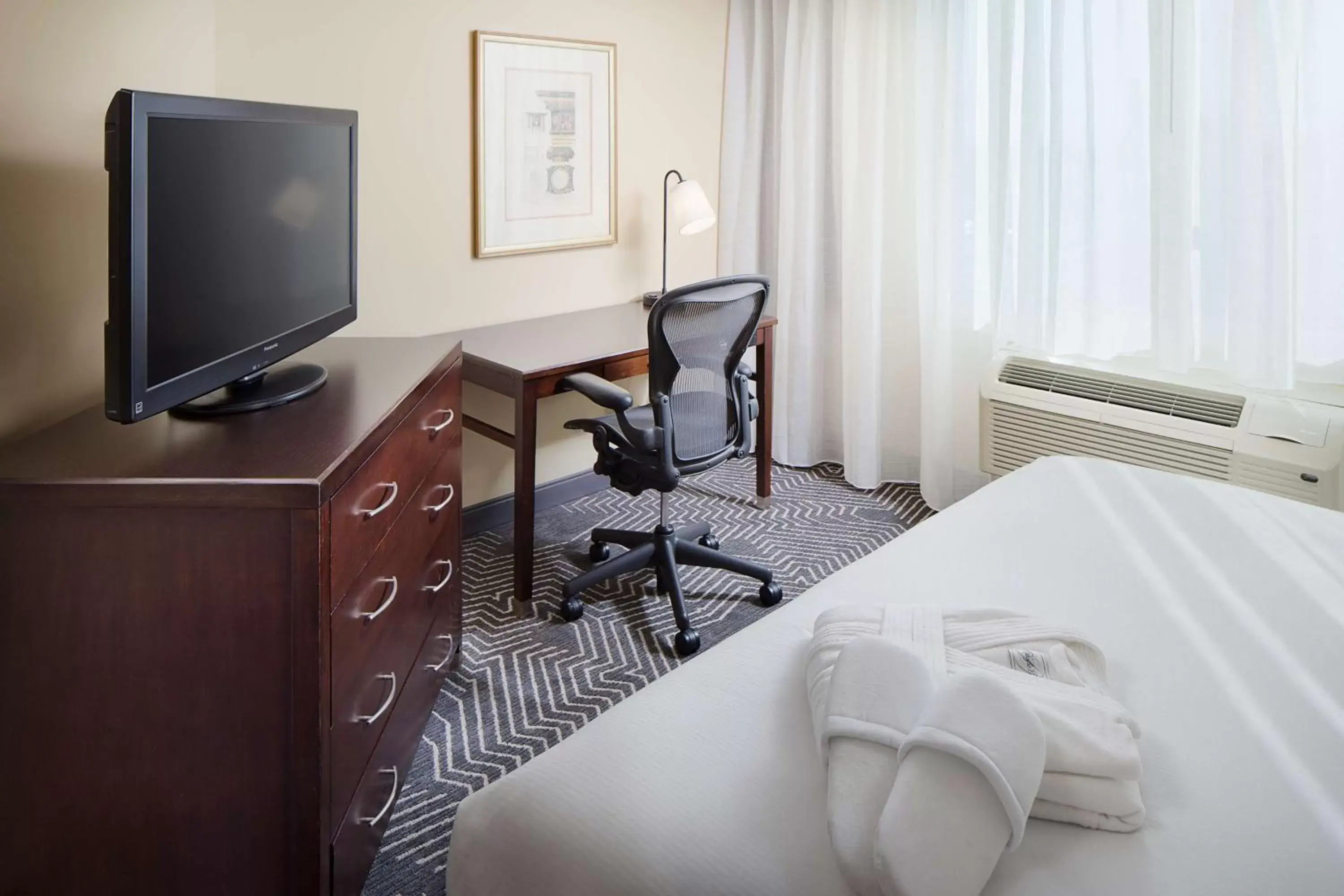 One-Bedroom King Suite with Sofa Bed in DoubleTree by Hilton Los Angeles/Commerce One-Bedroom King Suite with Sofa Bed in DoubleTree by Hilton Los Angeles/Commerce