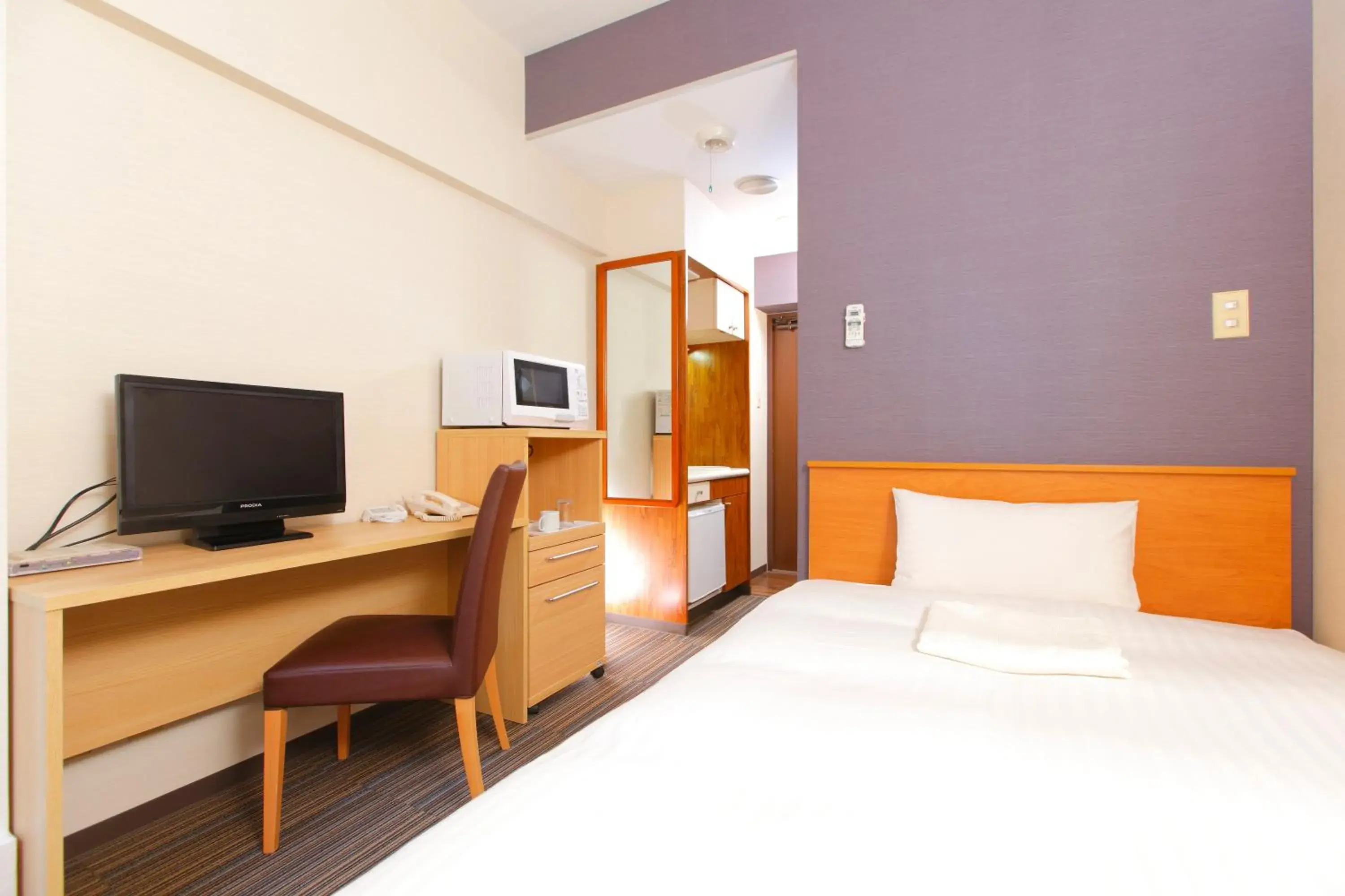 Standard Double Room with Small Double Bed - House Keeping is Optional with Additional Cost - Smoking in FLEXSTAY INN Ekoda Standard Double Room with Small Double Bed - House Keeping is Optional with Additional Cost - Smoking in FLEXSTAY INN Ekoda