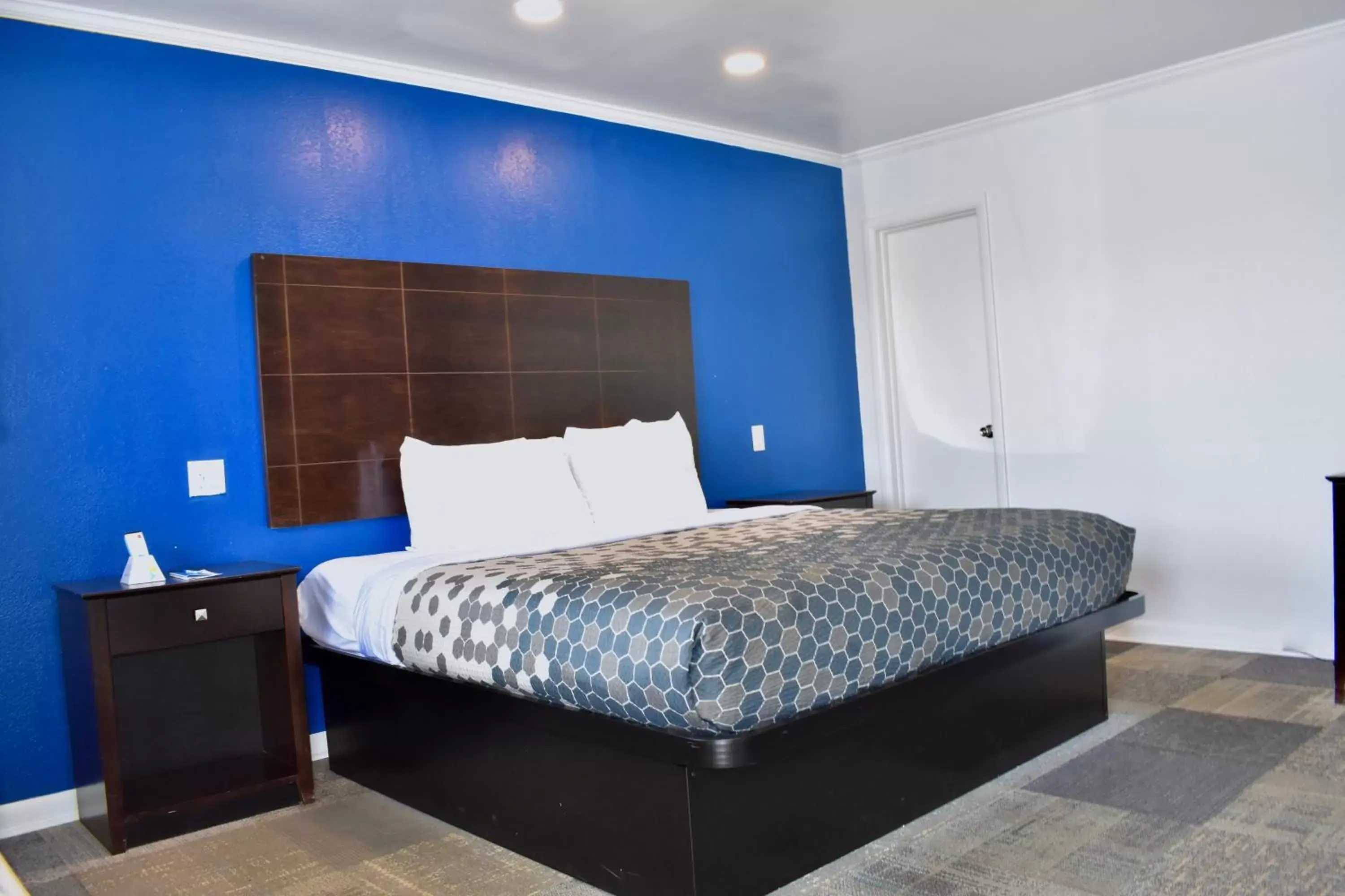 King Room - Accessible/Smoking in Rodeway Inn King Room - Accessible/Smoking in Rodeway Inn