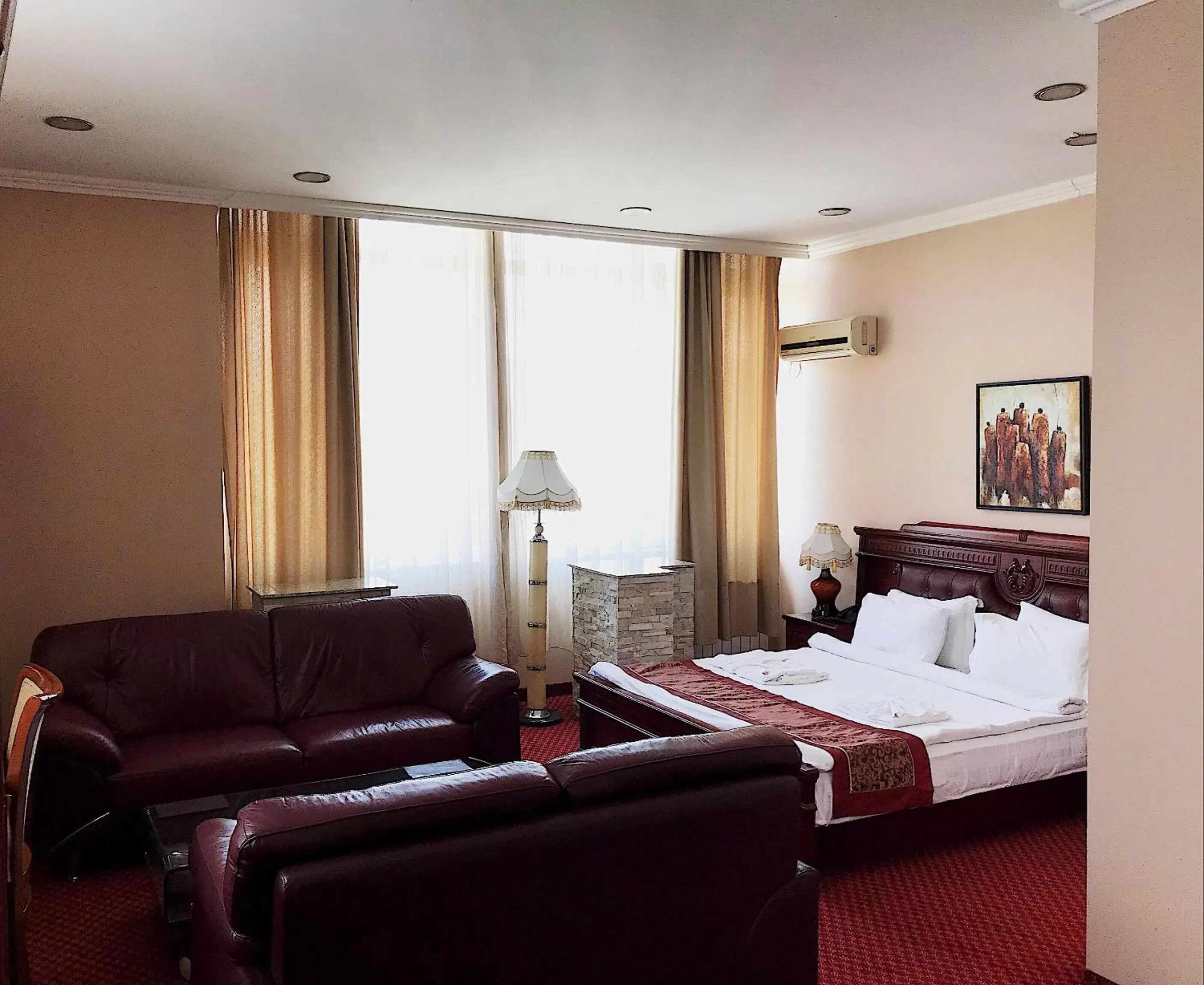 Deluxe Suite in Hotel Royal Deluxe Suite in Hotel Royal