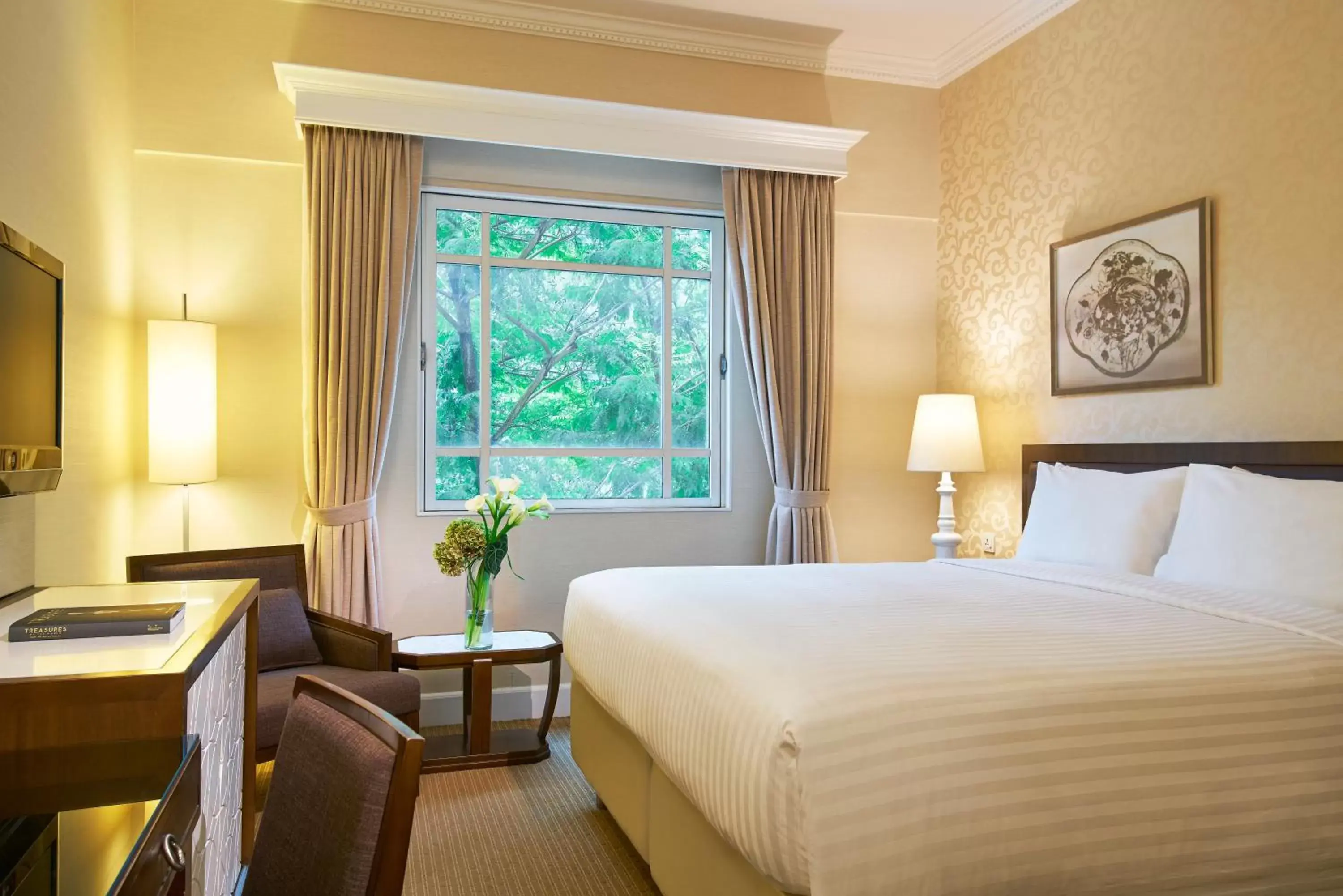Superior Double or Twin Room in Rendezvous Hotel Singapore by Far East Hospitality Superior Double or Twin Room in Rendezvous Hotel Singapore by Far East Hospitality