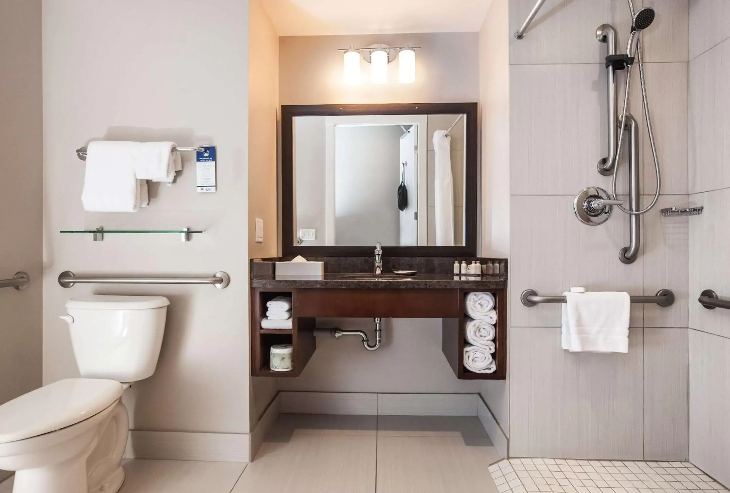 Queen Room with Two Queen Beds - Disability Access in Best Western Plus Revelstoke Queen Room with Two Queen Beds - Disability Access in Best Western Plus Revelstoke