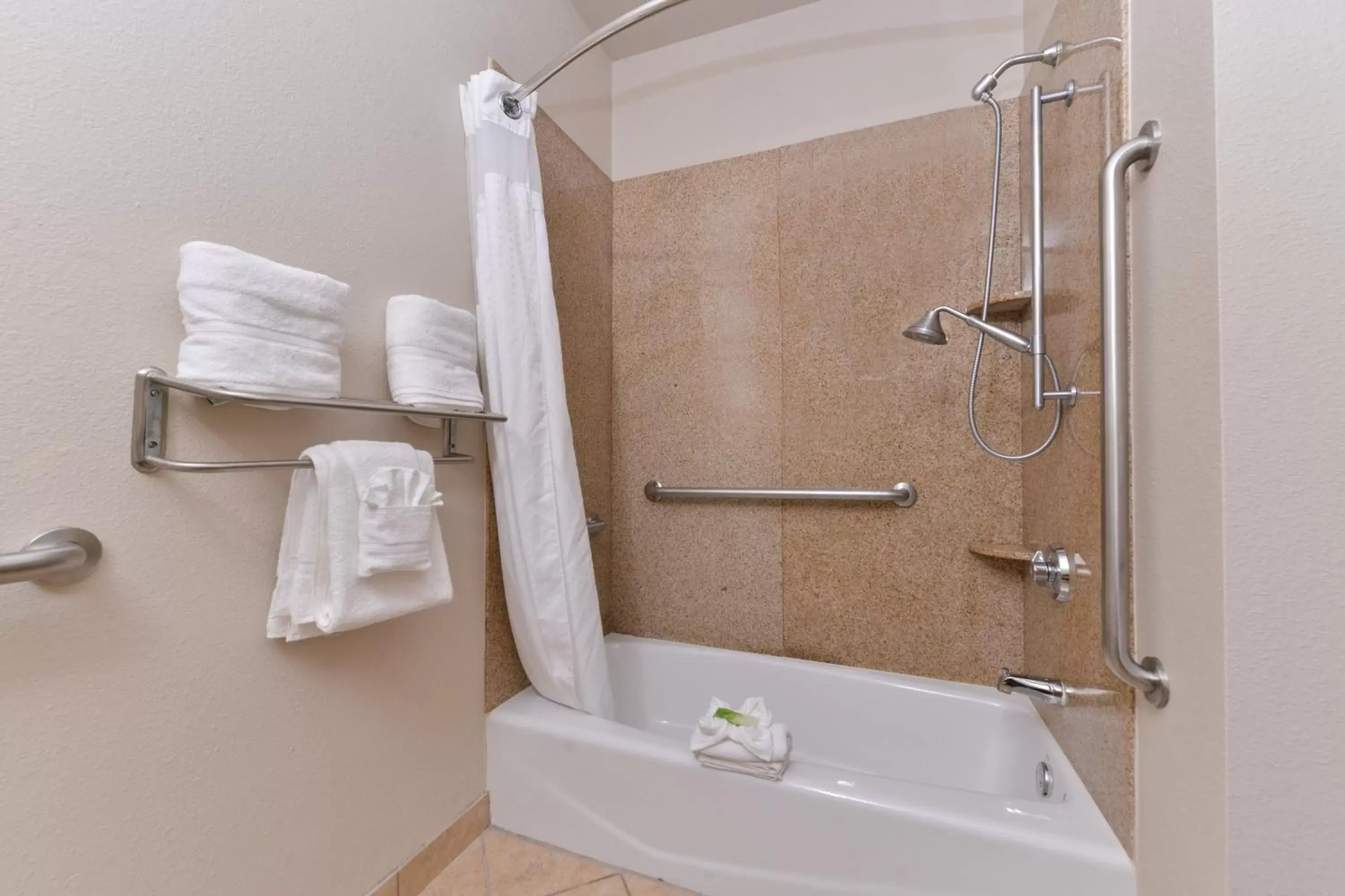 King Room - Mobility Access/Hearing Accessible in Holiday Inn Express Hotel & Suites Sherman Highway 75 by IHG King Room - Mobility Access/Hearing Accessible in Holiday Inn Express Hotel & Suites Sherman Highway 75 by IHG