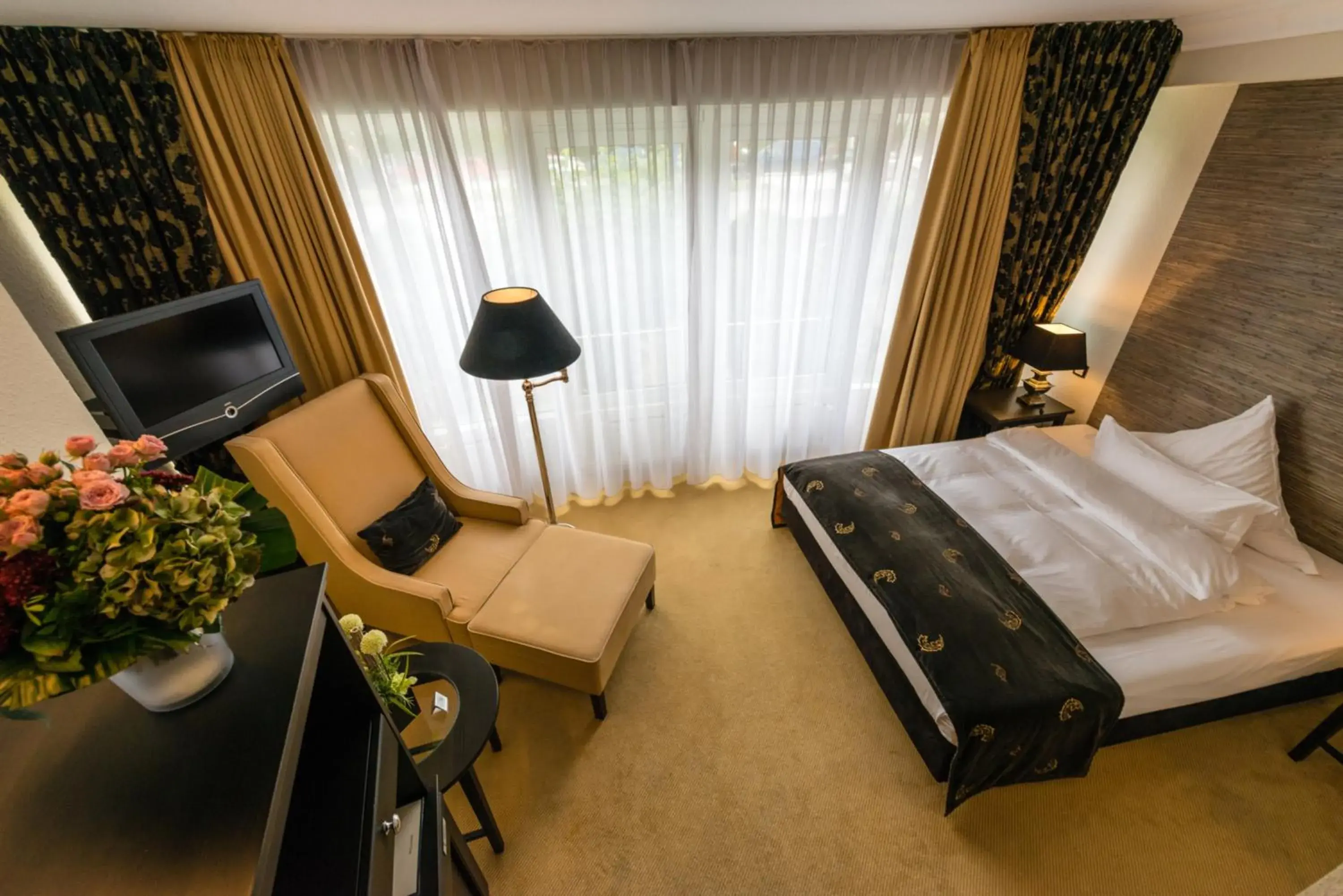 Comfort Queen Size Single Room in Hotel Business & More Comfort Queen Size Single Room in Hotel Business & More