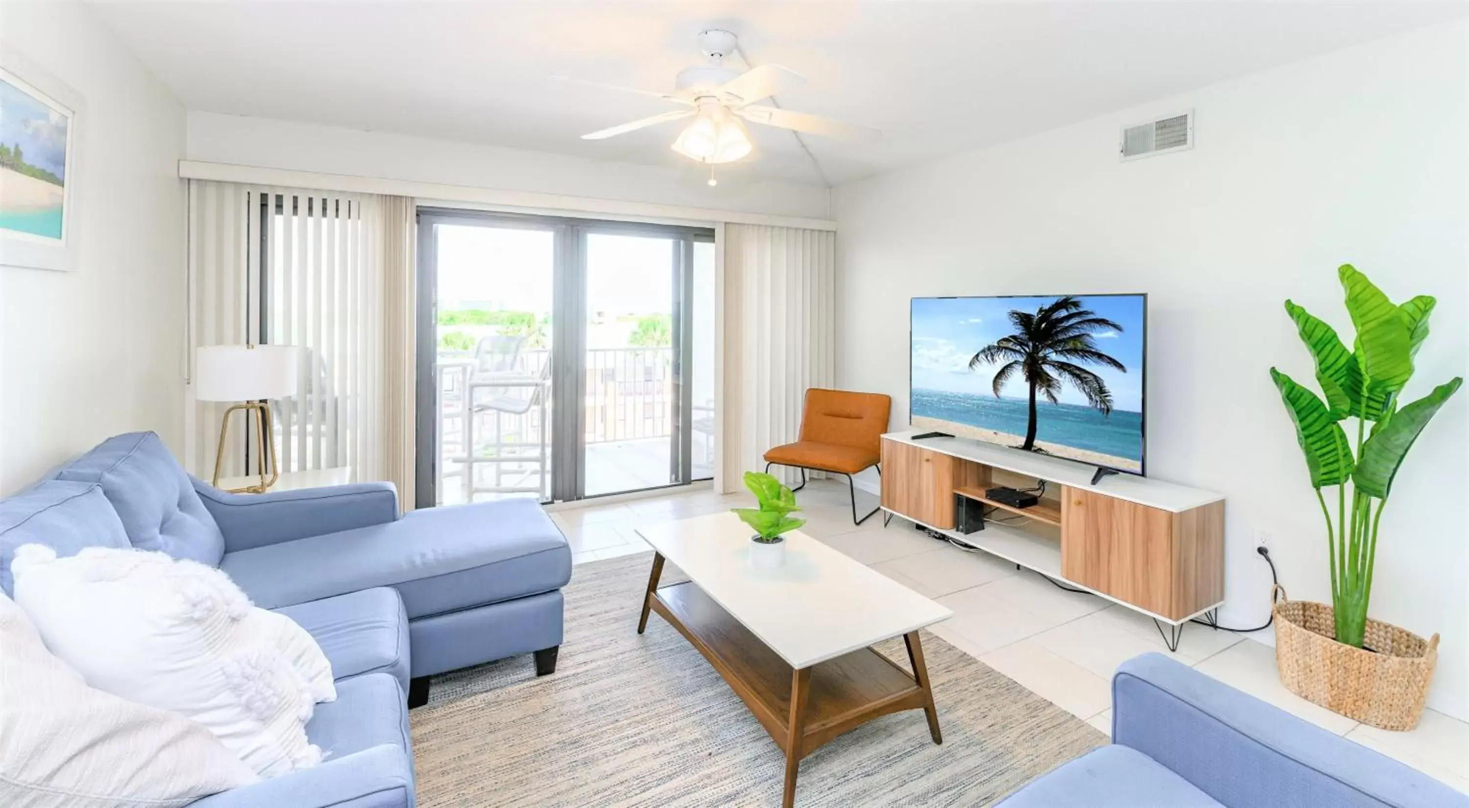 Two-Bedroom Apartment - Limited Ocean View - Unit 402 in Sandcastles Two-Bedroom Apartment - Limited Ocean View - Unit 402 in Sandcastles