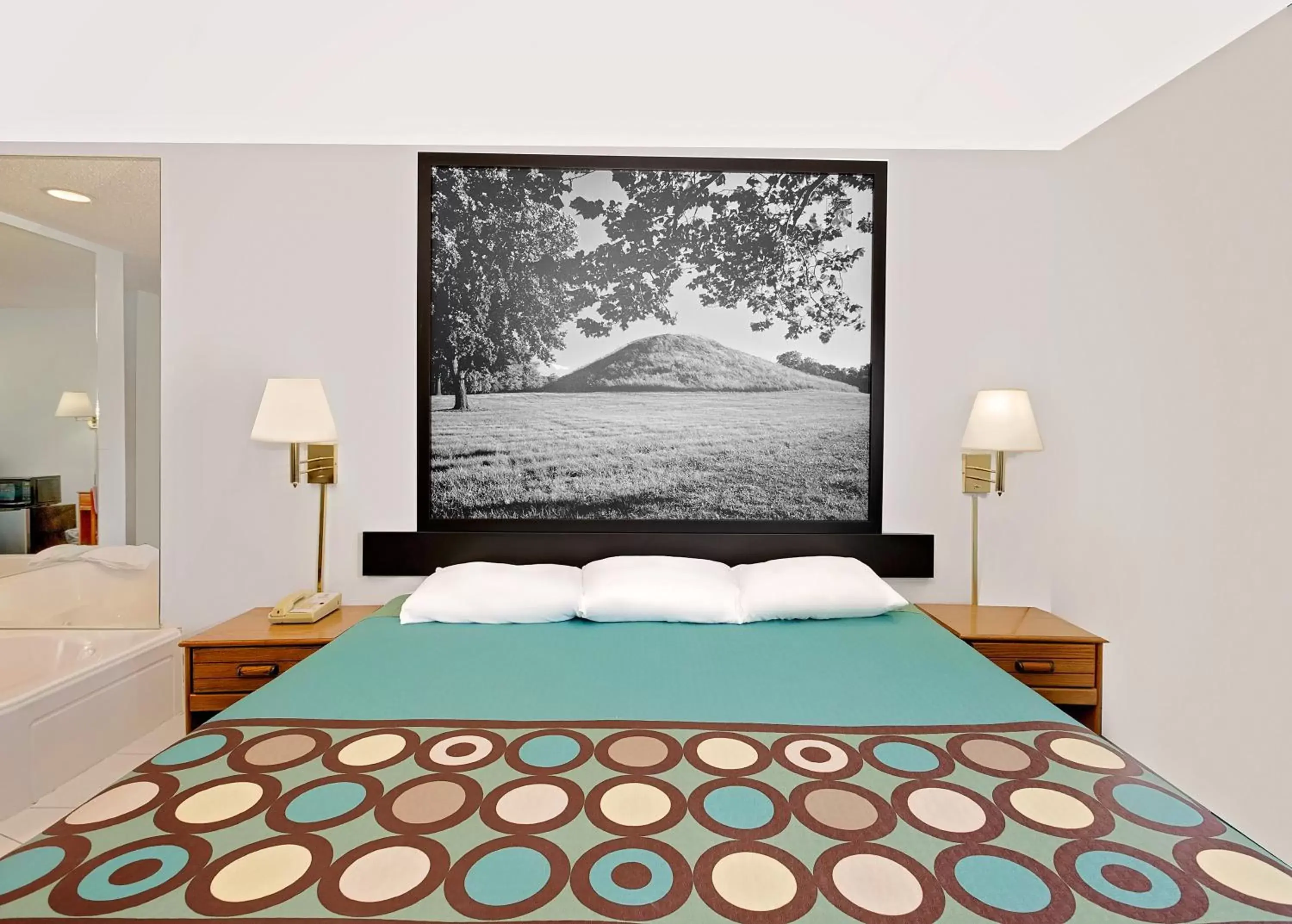 King Suite- Non-Smoking in Super 8 by Wyndham Macomb King Suite- Non-Smoking in Super 8 by Wyndham Macomb