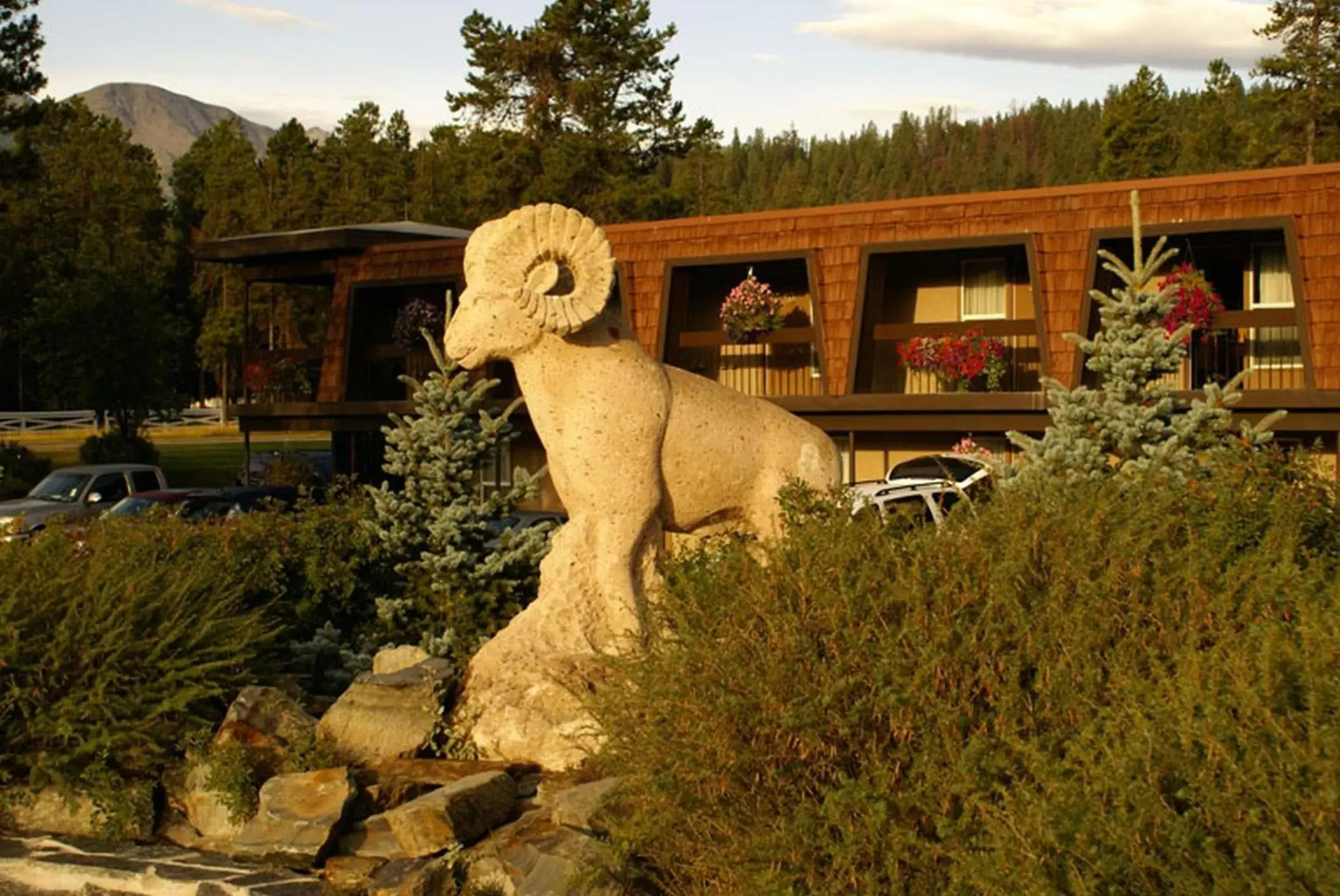 Tonquin Inn Tonquin Inn