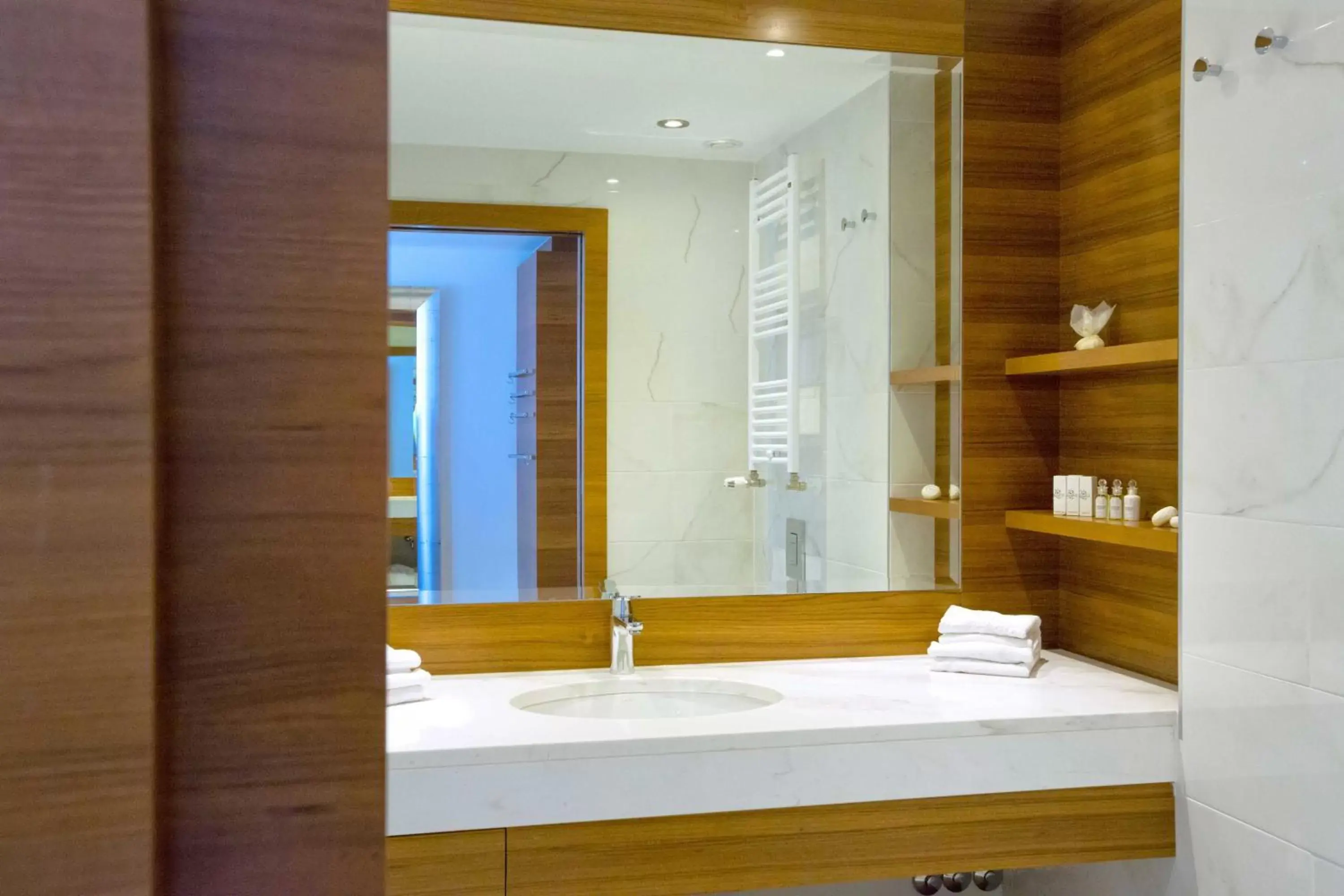 Deluxe Double or Twin Room with Garden View in Amadria Park Hotel Royal Deluxe Double or Twin Room with Garden View in Amadria Park Hotel Royal