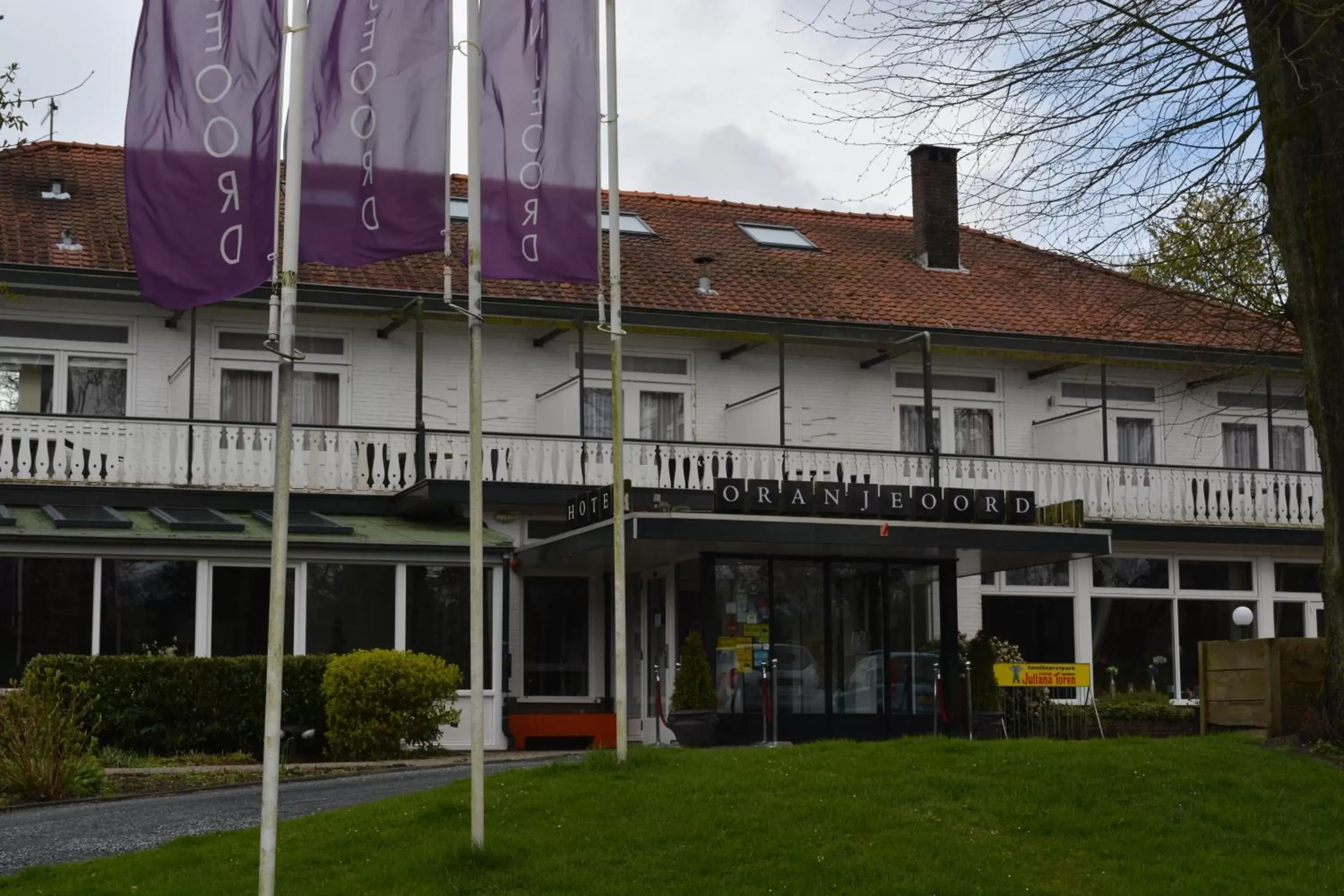 Comfort Twin Room in Hotel Oranjeoord Comfort Twin Room in Hotel Oranjeoord