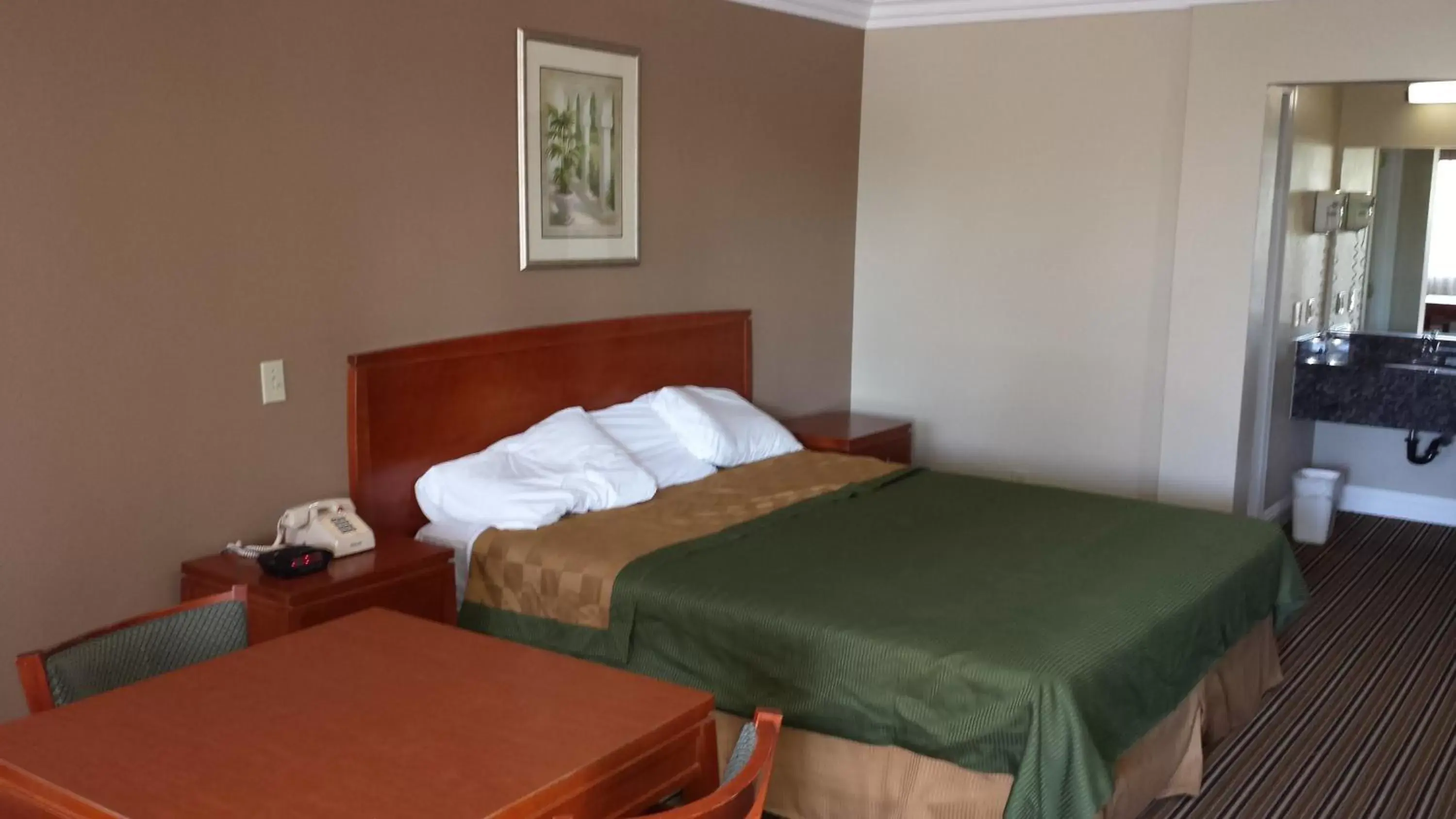 Standard King Room in Regency Inn Standard King Room in Regency Inn