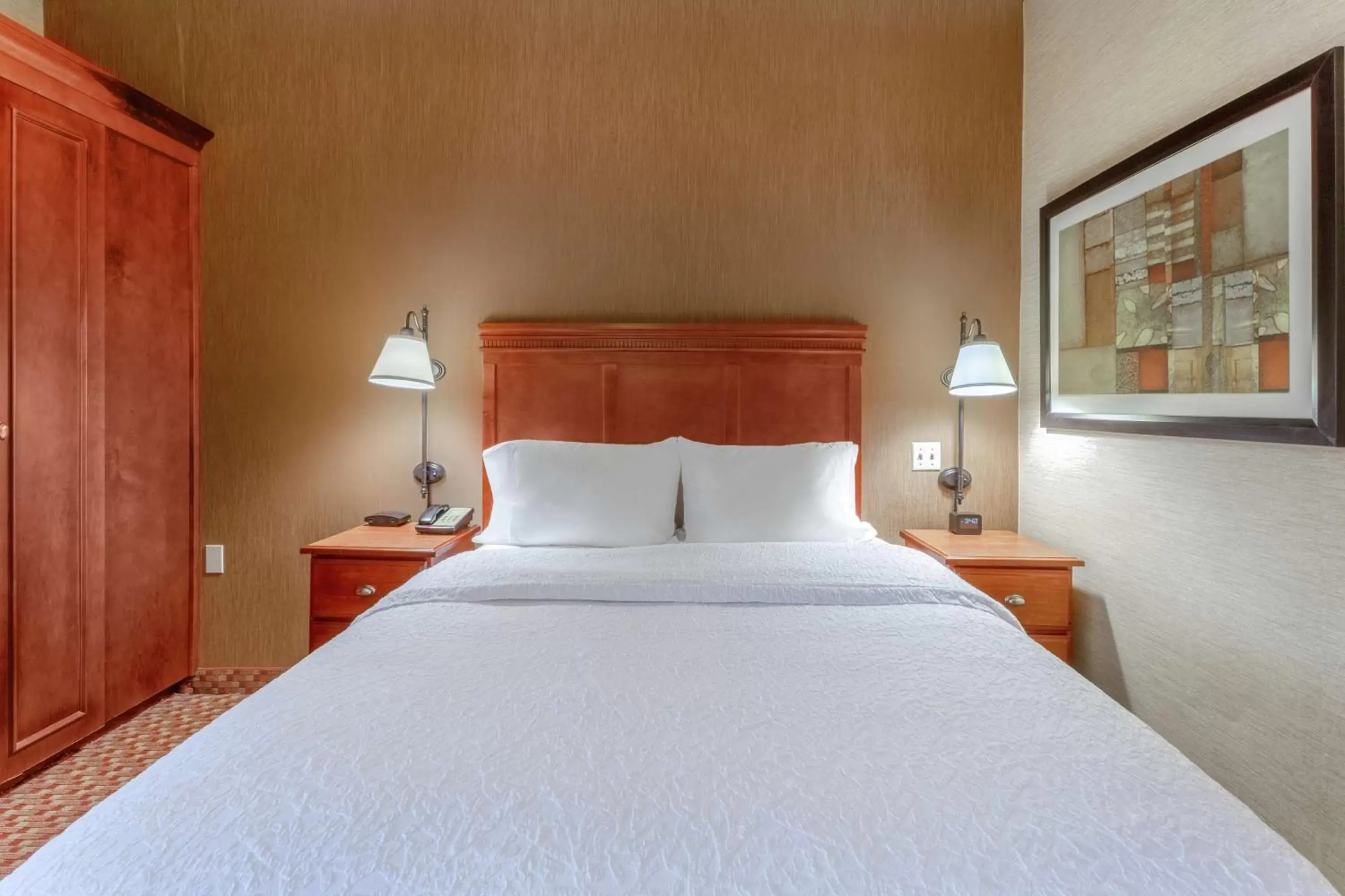 Queen Room with Mobility Access/Non-Smoking in Hampton Inn East Peoria Queen Room with Mobility Access/Non-Smoking in Hampton Inn East Peoria