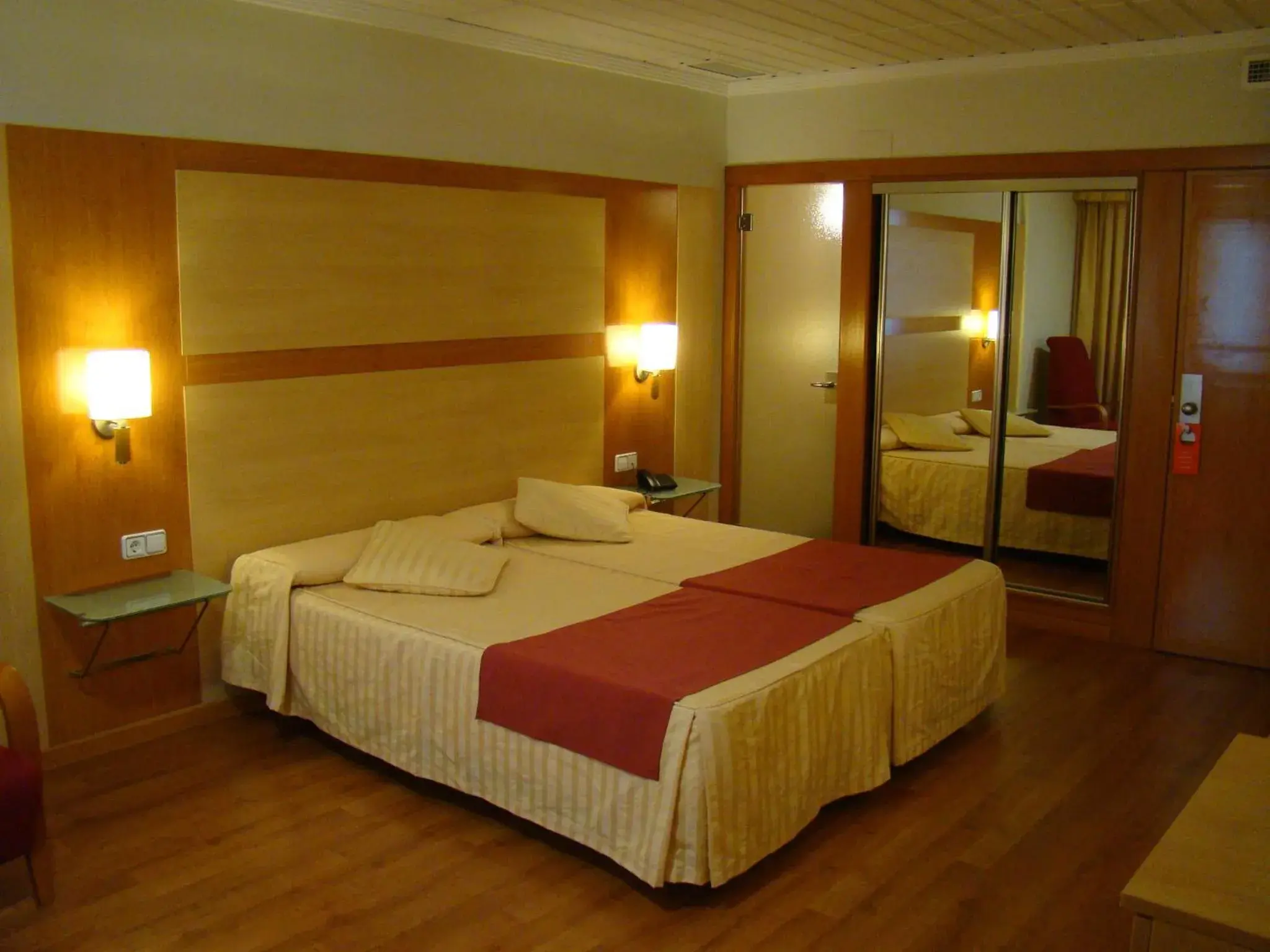 Double or Twin Room in Hotel Reconquista Double or Twin Room in Hotel Reconquista