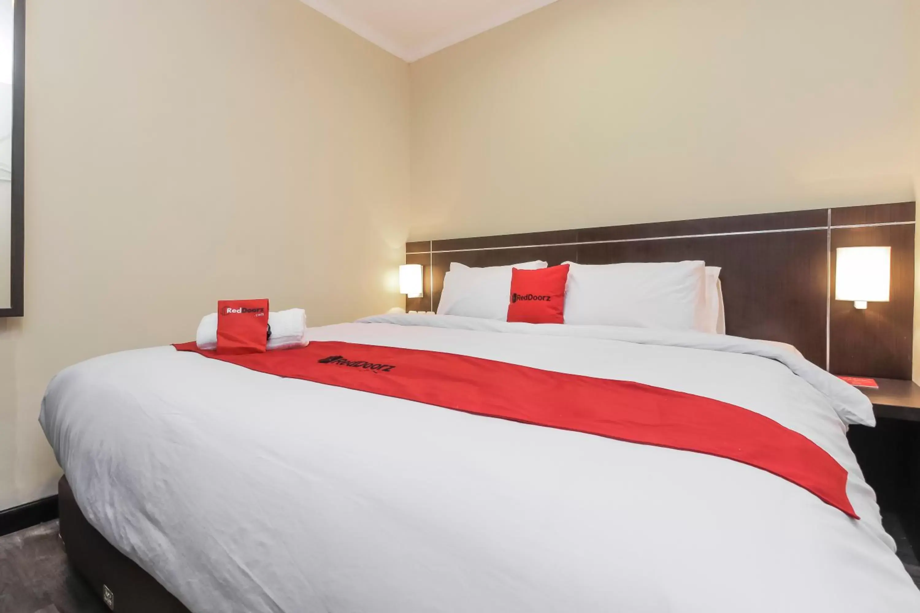 Standard Double Room in RedDoorz Plus @ Thamrin Standard Double Room in RedDoorz Plus @ Thamrin