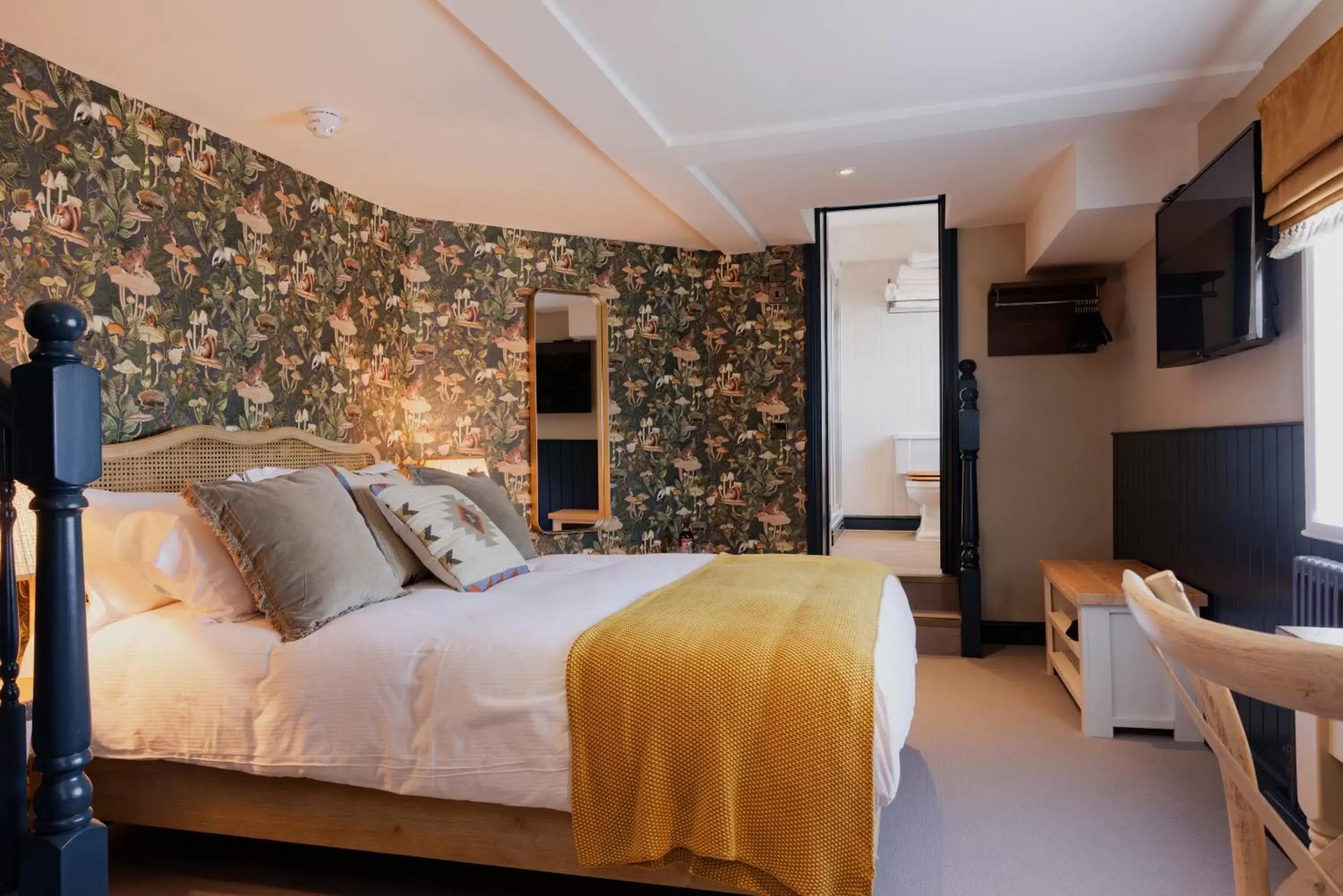 Deluxe Family Room in The George & Dragon Deluxe Family Room in The George & Dragon