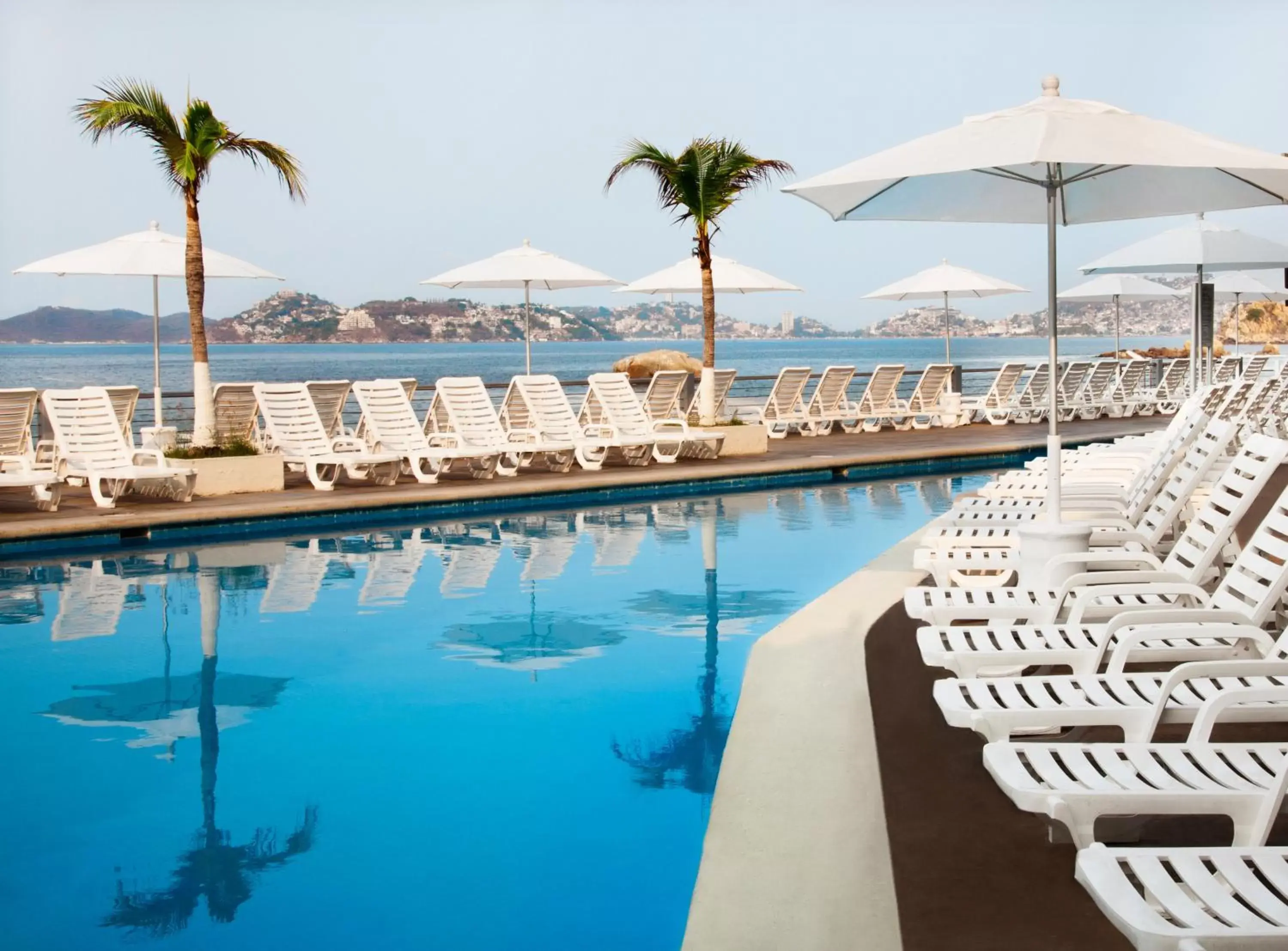 Swimming Pool in Calinda Beach Acapulco Swimming Pool in Calinda Beach Acapulco