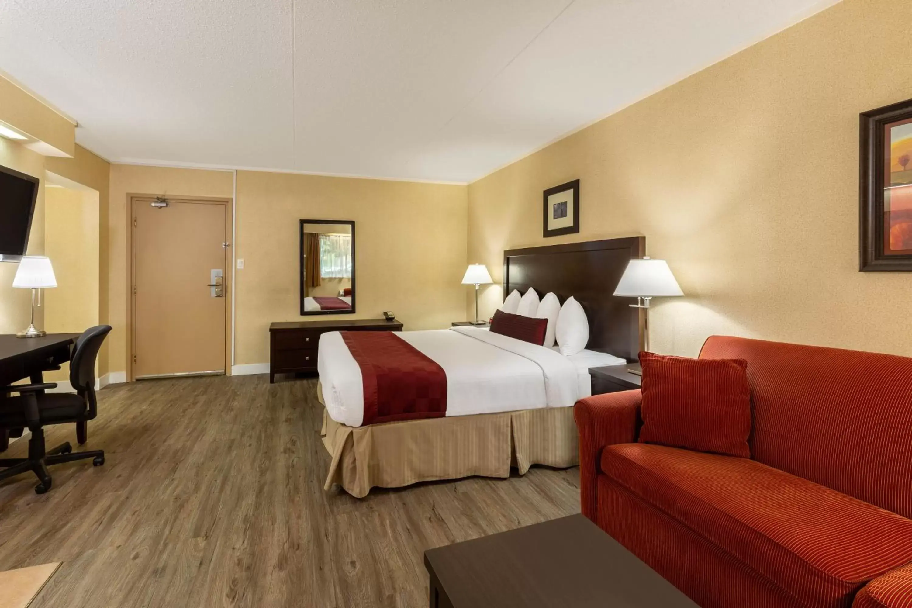 Deluxe King Studio Suite - Non-Smoking in Ramada by Wyndham Coquitlam Deluxe King Studio Suite - Non-Smoking in Ramada by Wyndham Coquitlam