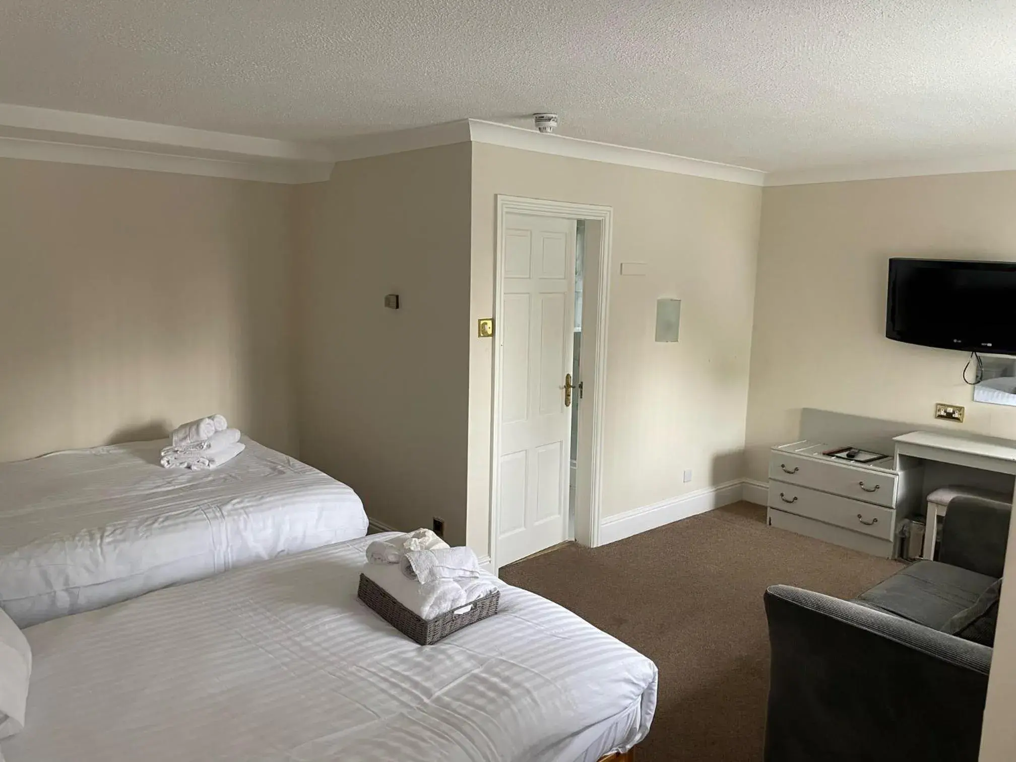 Family Room with Shower in Mountain Park Hotel Family Room with Shower in Mountain Park Hotel