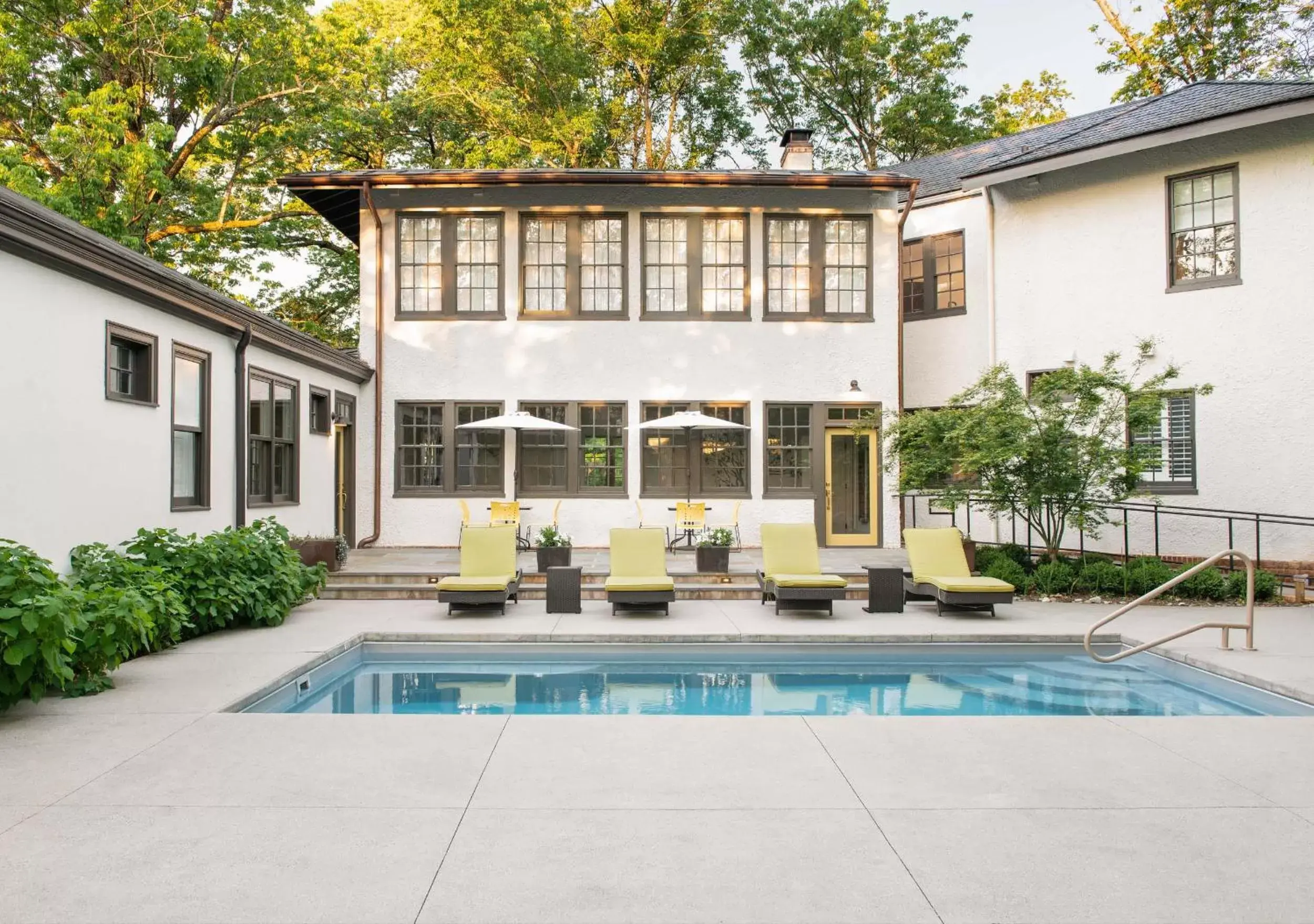 Oakhurst Inn at the University Oakhurst Inn at the University