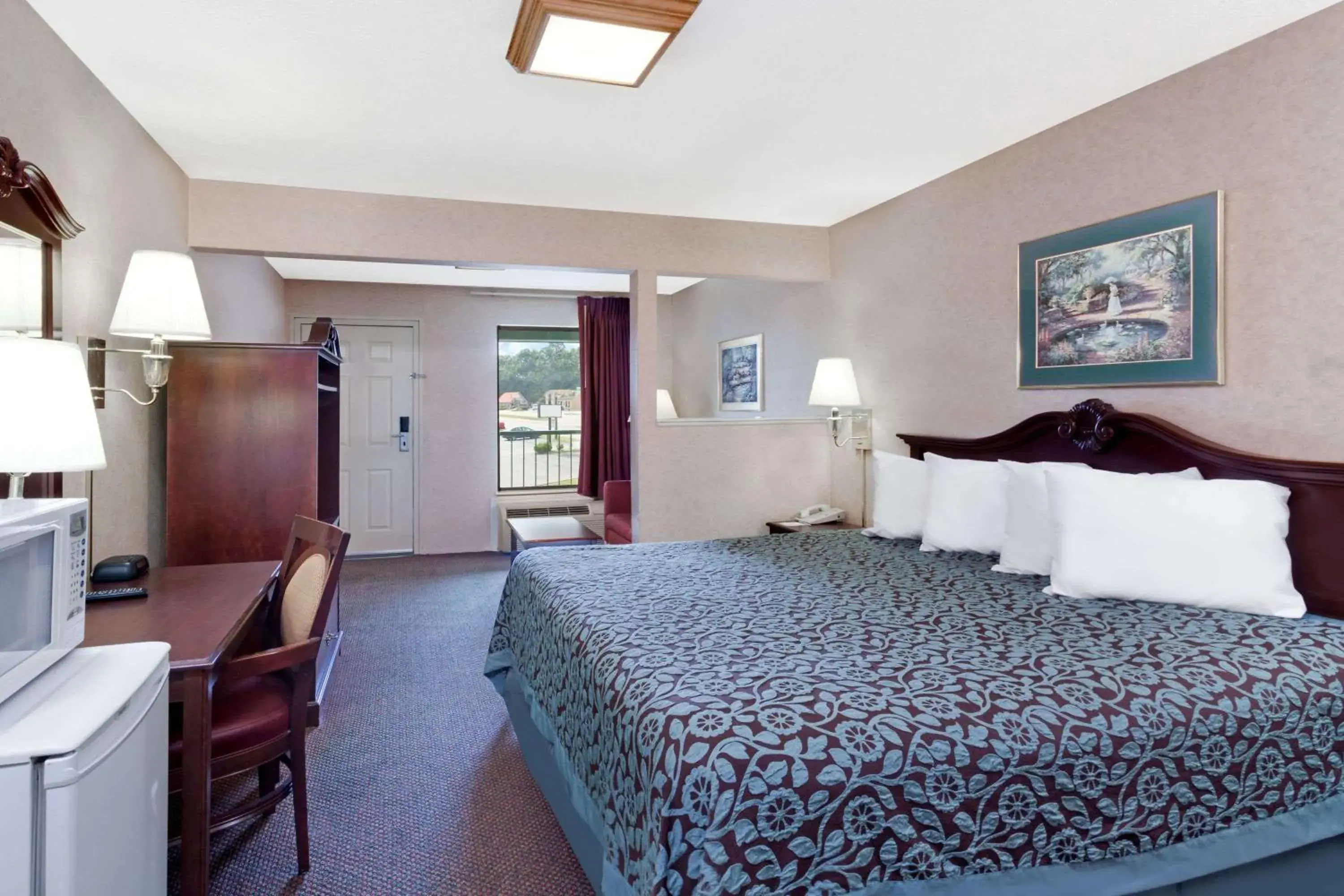 Deluxe King Suite in Days Inn by Wyndham Morristown Deluxe King Suite in Days Inn by Wyndham Morristown
