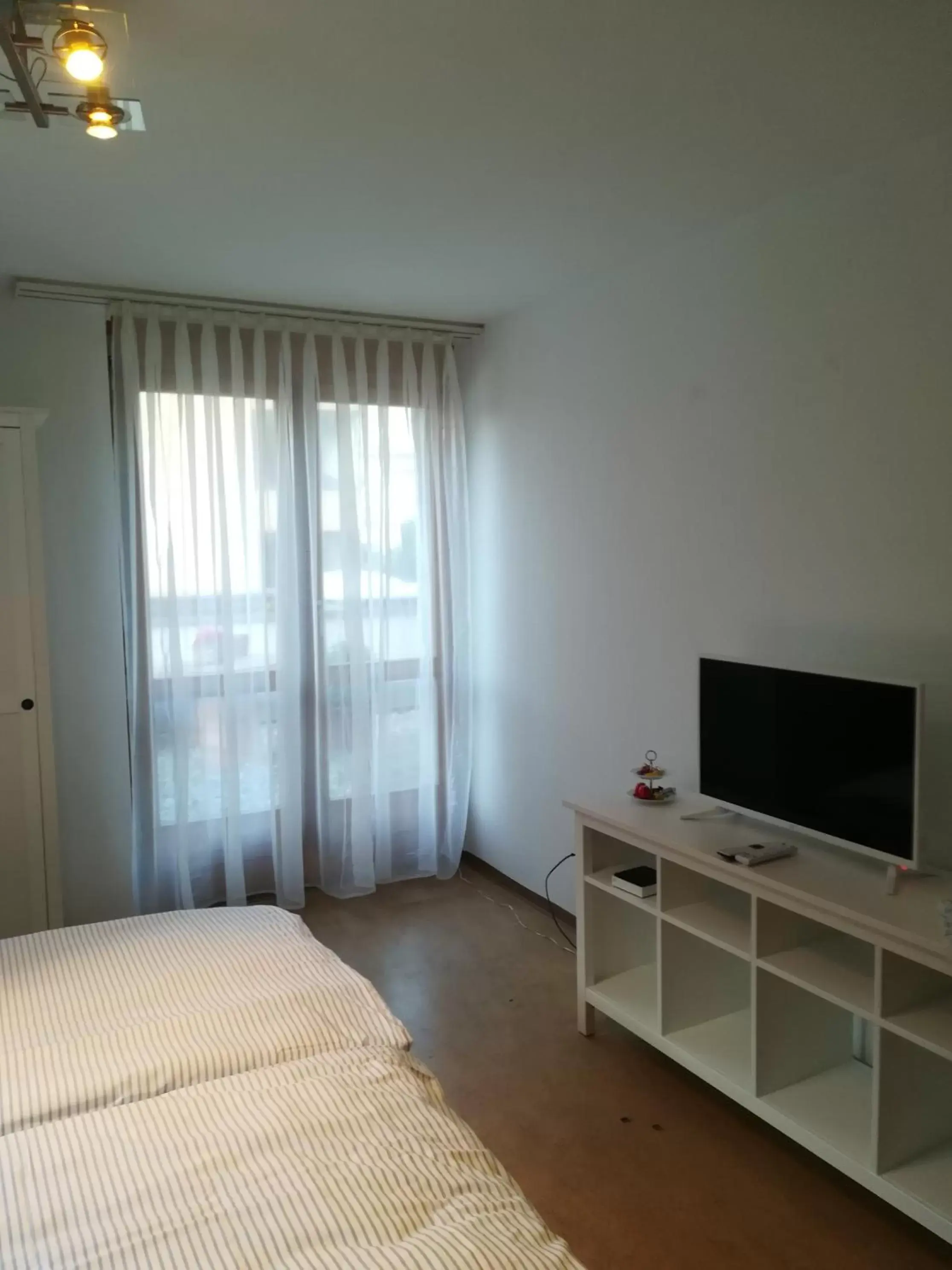 TV/Entertainment Center in Bed & Breakfast TV/Entertainment Center in Bed & Breakfast