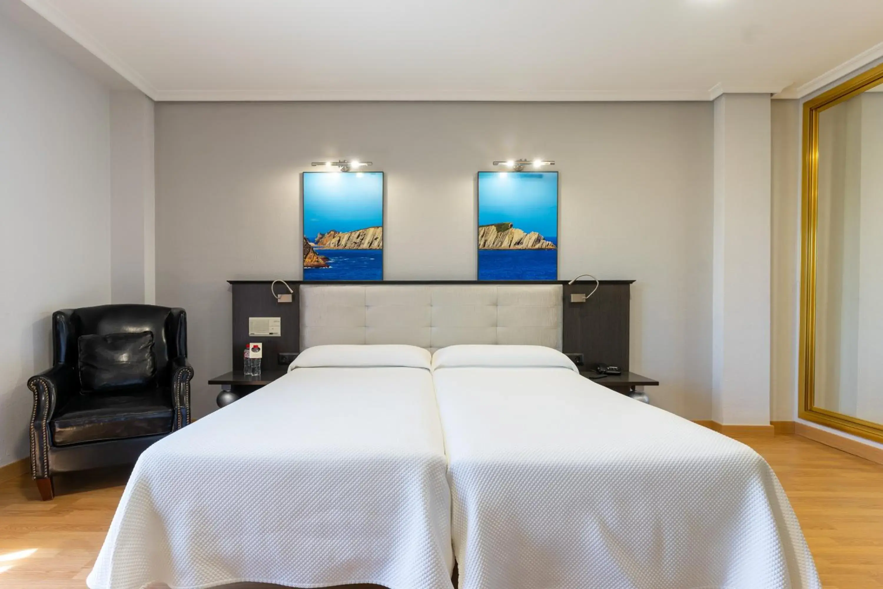 Standard Twin Room in Chateau La Roca Standard Twin Room in Chateau La Roca