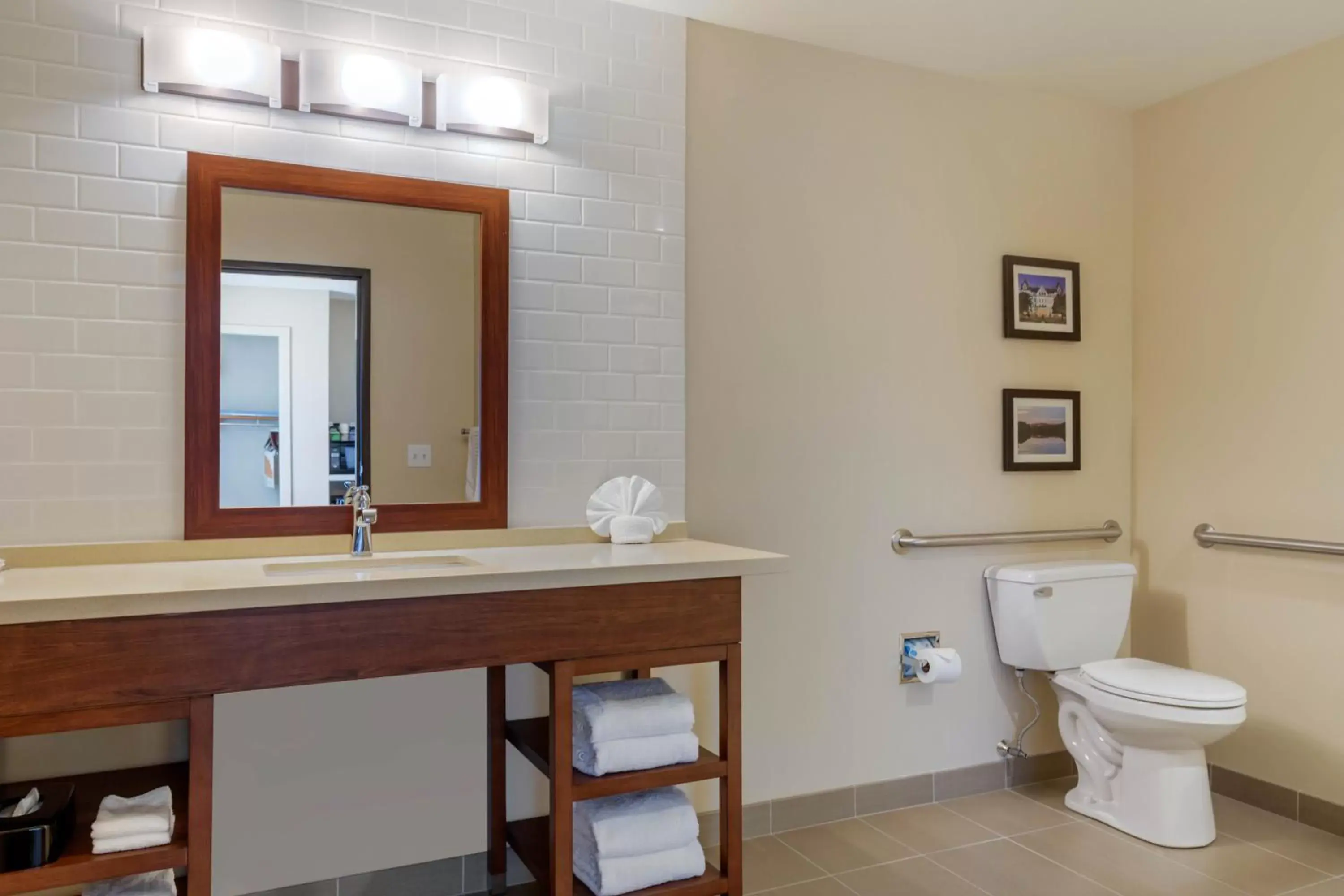 King Suite - Accessible/Non-Smoking in Comfort Inn & Suites Schenectady - Scotia King Suite - Accessible/Non-Smoking in Comfort Inn & Suites Schenectady - Scotia