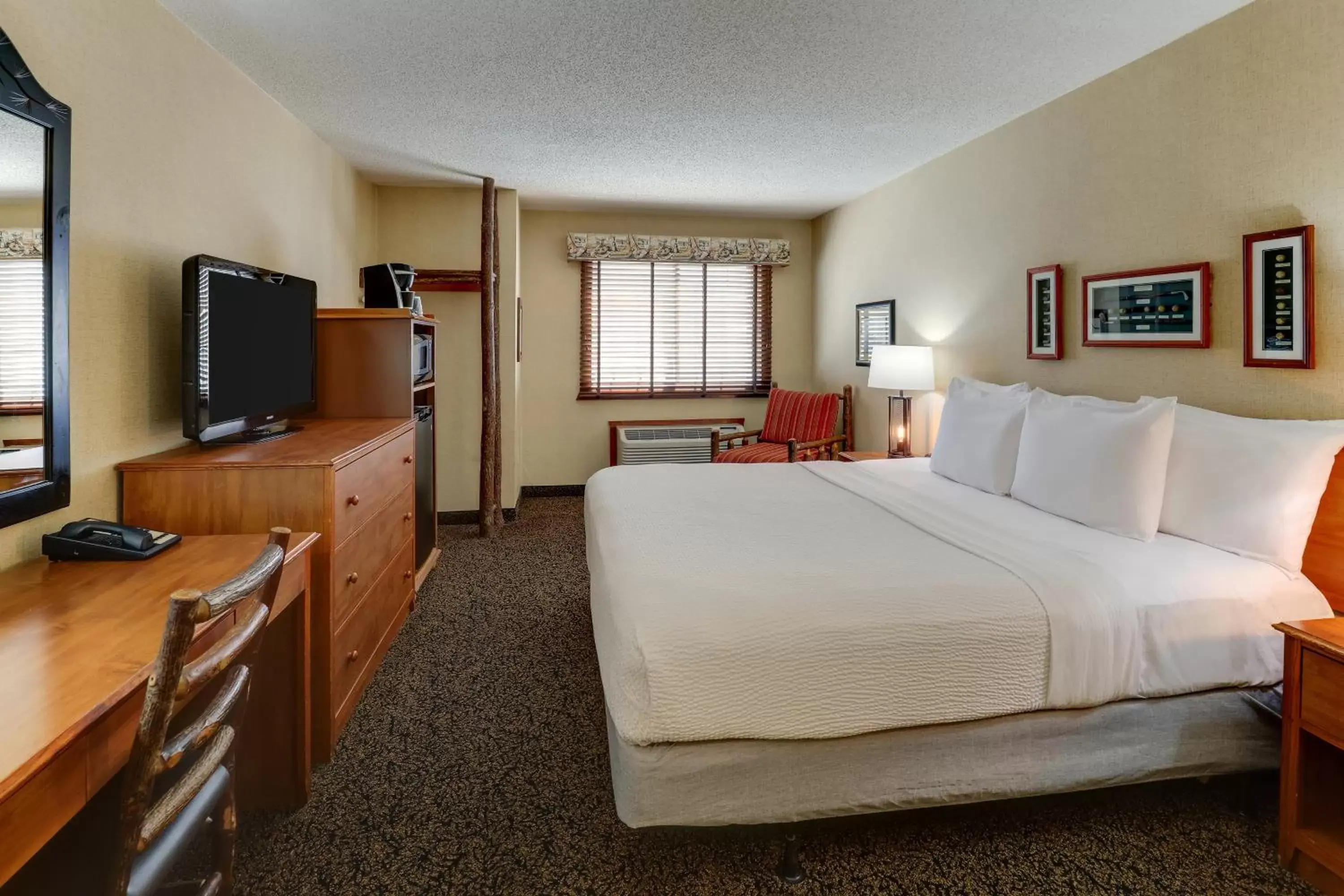 Deluxe King Room in Stoney Creek lnn Galena Deluxe King Room in Stoney Creek lnn Galena