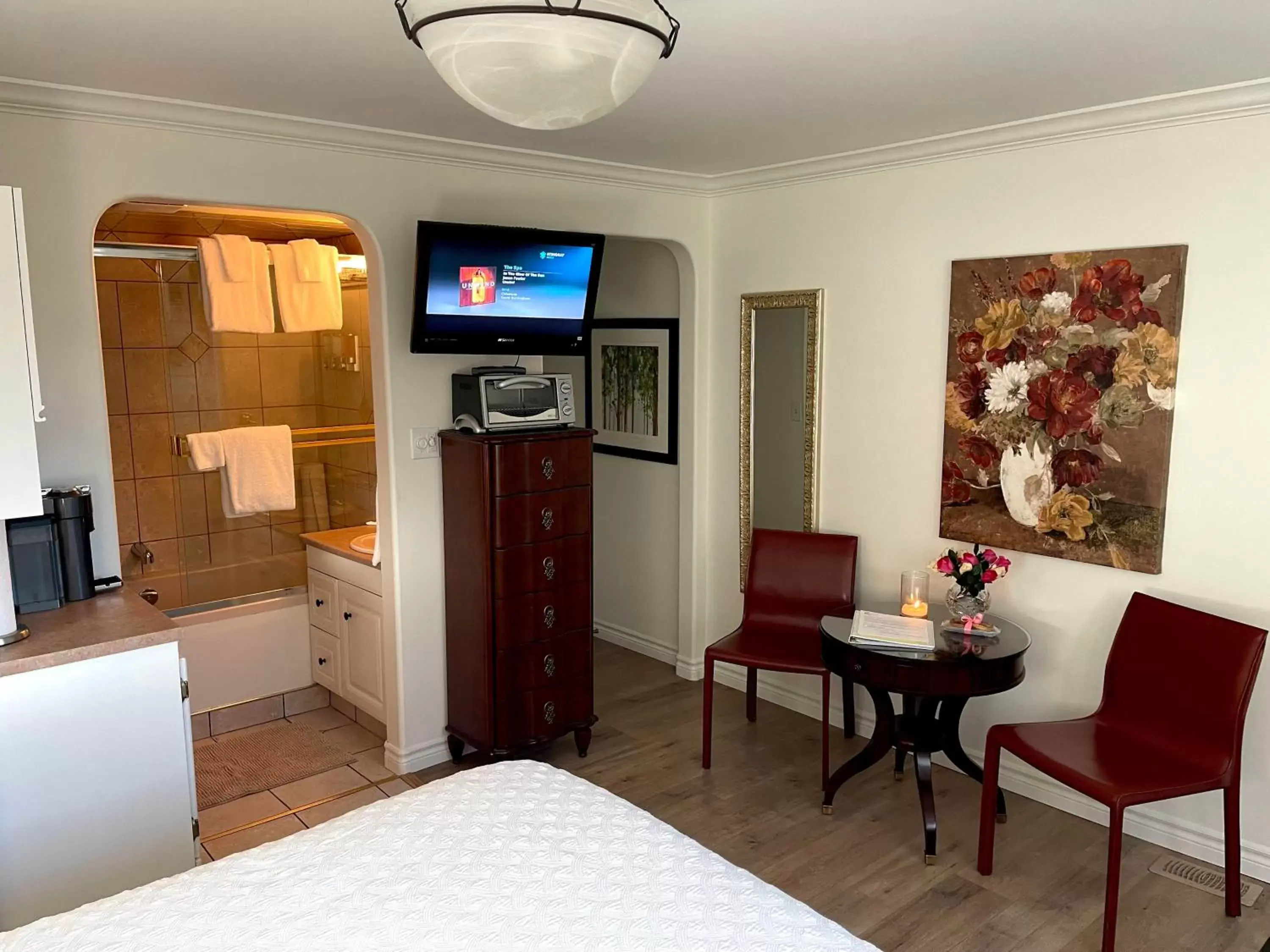 Queen Suite with Spa Bath in A Vista Villa Couples Retreat Queen Suite with Spa Bath in A Vista Villa Couples Retreat