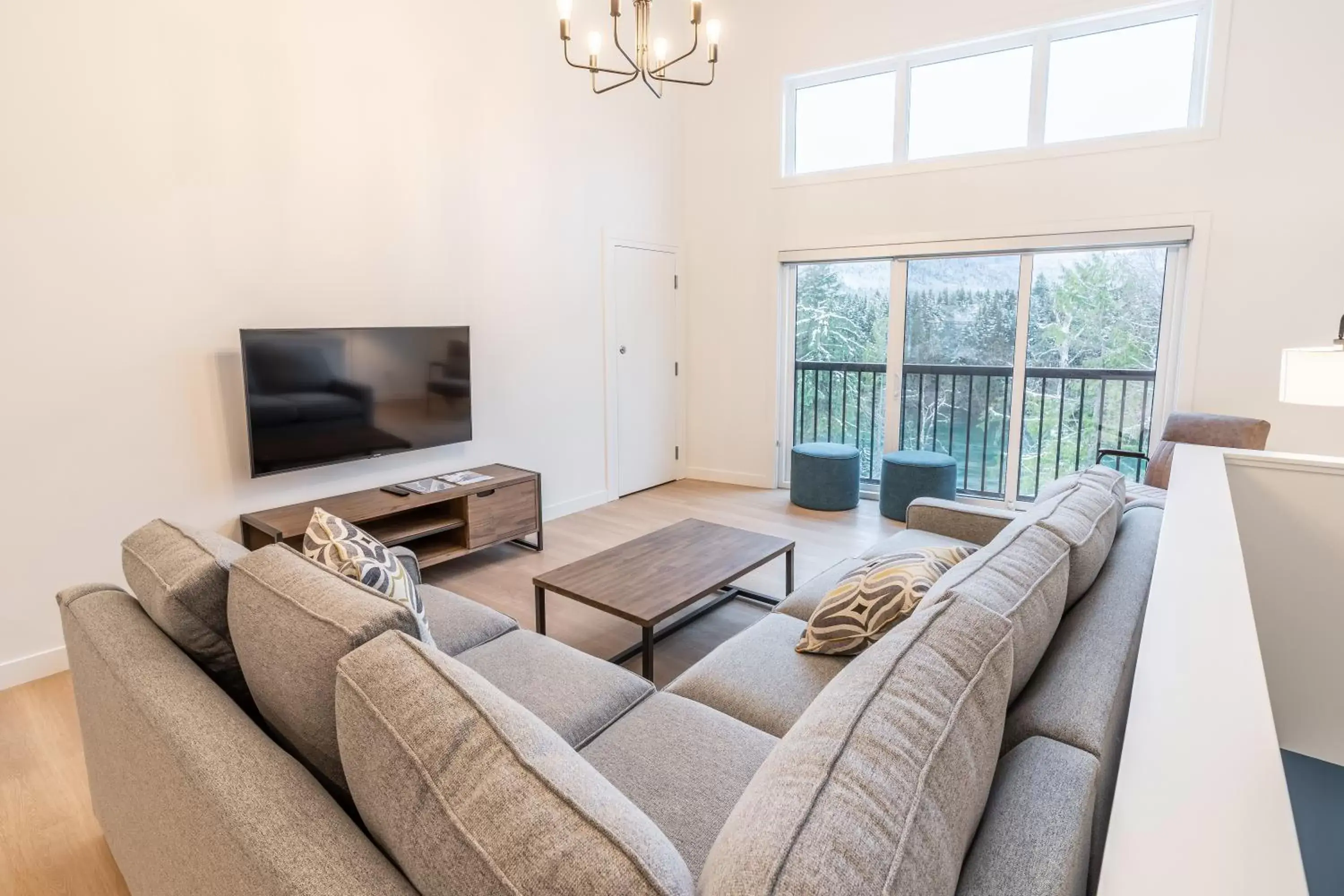 Four-Bedroom Apartment in Basecamp Resorts Revelstoke Four-Bedroom Apartment in Basecamp Resorts Revelstoke