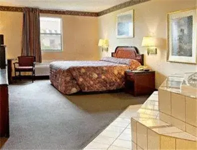 King Studio Suite - Smoking in Howard Johnson by Wyndham Lake City King Studio Suite - Smoking in Howard Johnson by Wyndham Lake City