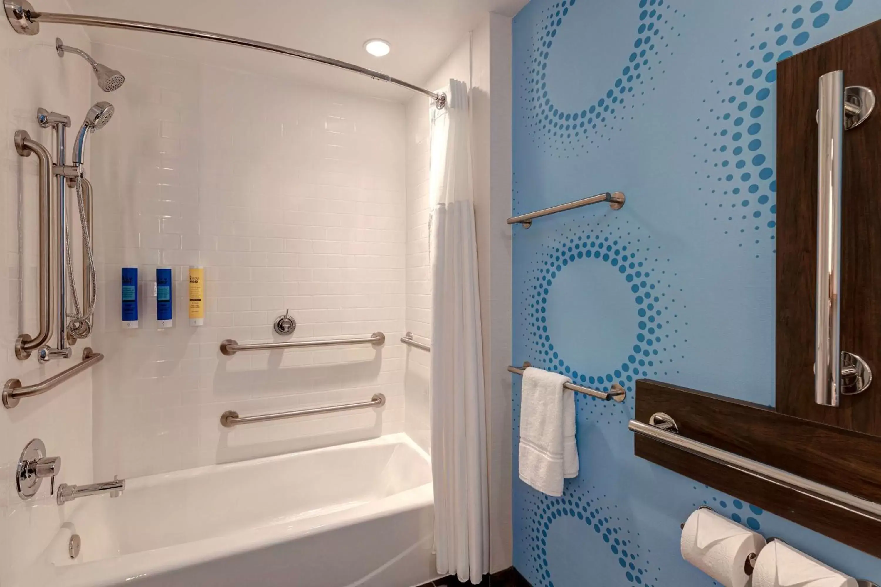 Queen Room with Two Queen Beds - Mobility Access in Tru By Hilton Grantville, Pa Queen Room with Two Queen Beds - Mobility Access in Tru By Hilton Grantville, Pa