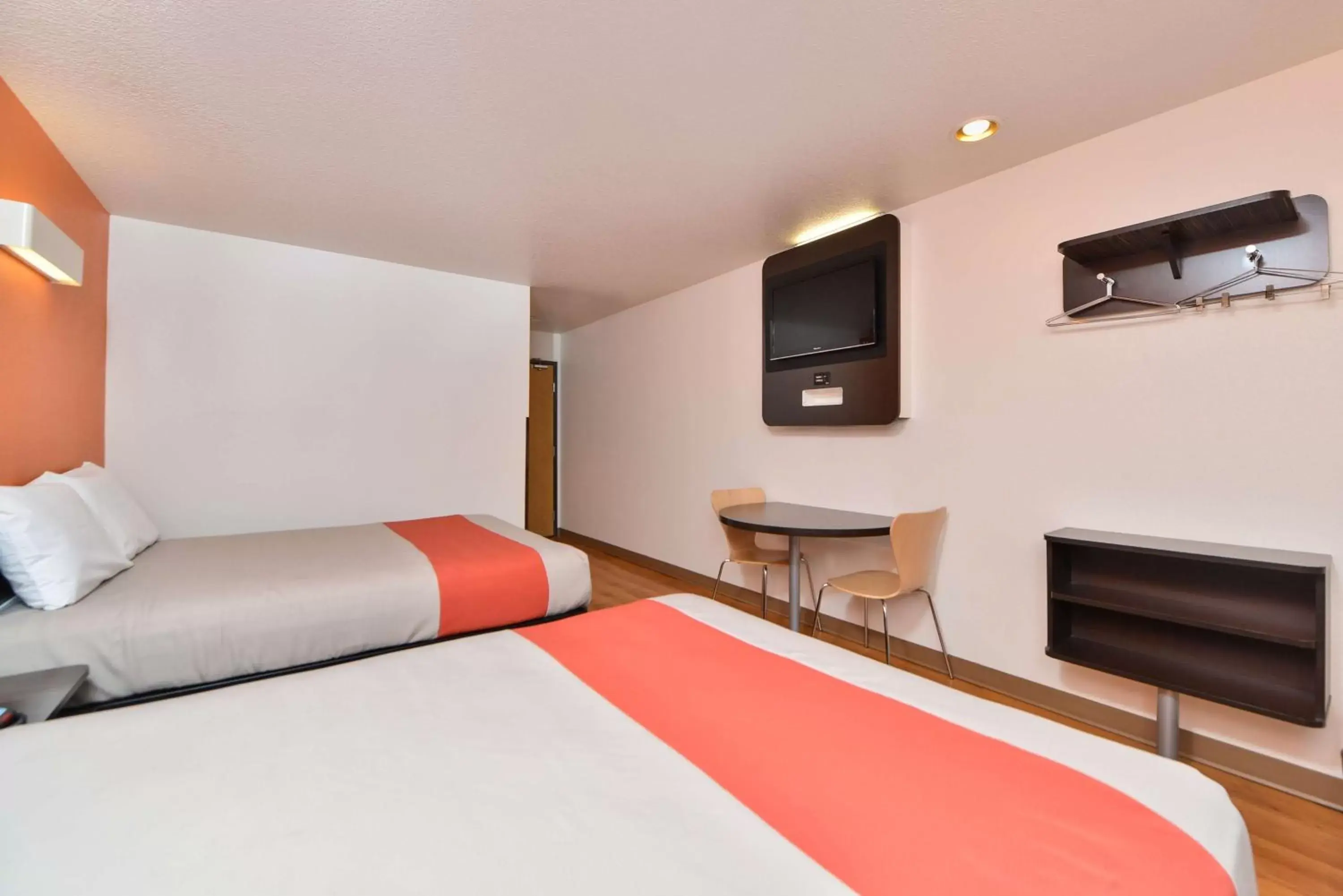 Queen Room with Two Queen Beds - single occupancy - Non-Smoking in Motel 6-Meridian, ID - Boise W Queen Room with Two Queen Beds - single occupancy - Non-Smoking in Motel 6-Meridian, ID - Boise W