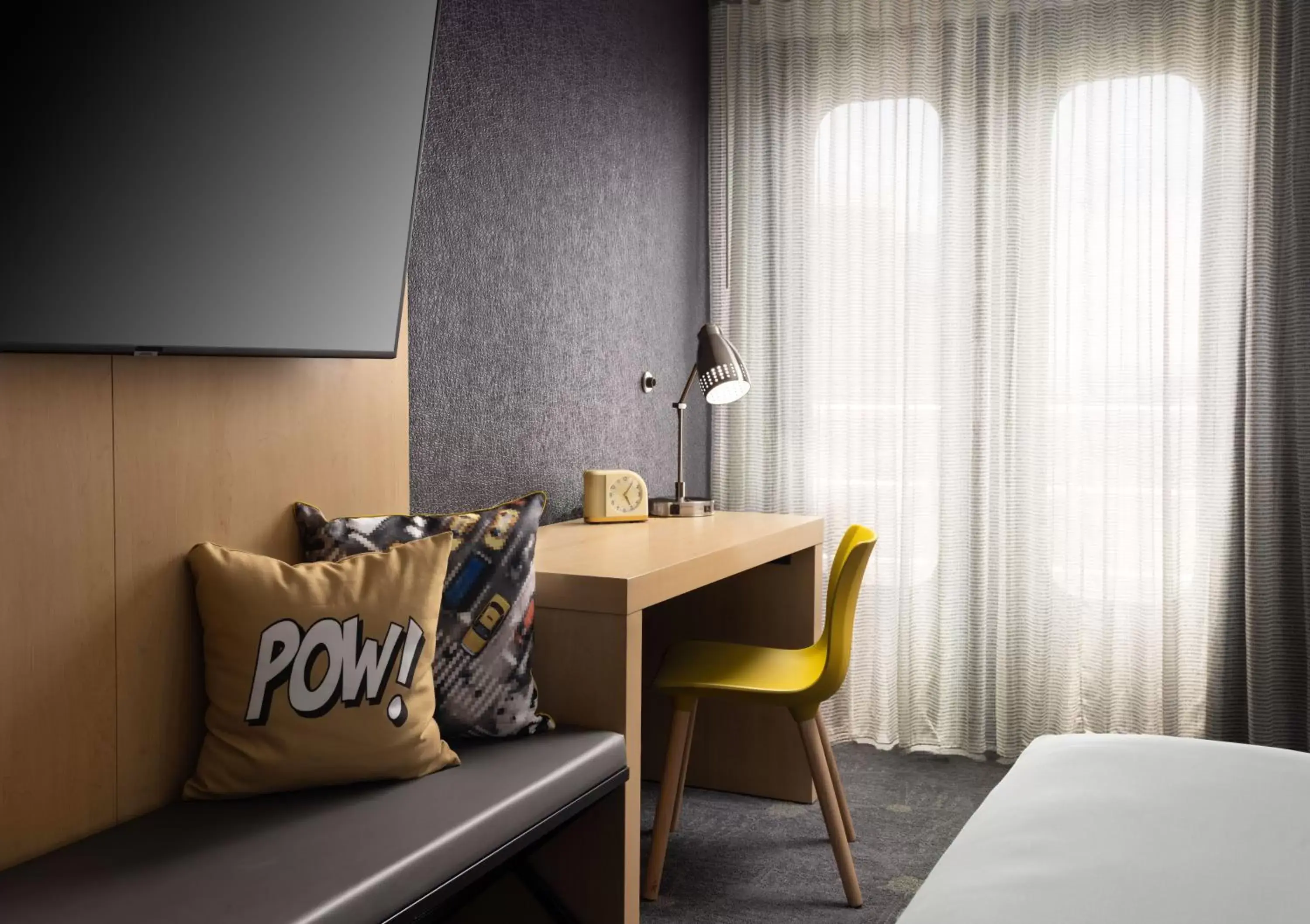 Breezy King Room - Hearing Accessible in Aloft El Segundo - Los Angeles Airport Breezy King Room - Hearing Accessible in Aloft El Segundo - Los Angeles Airport