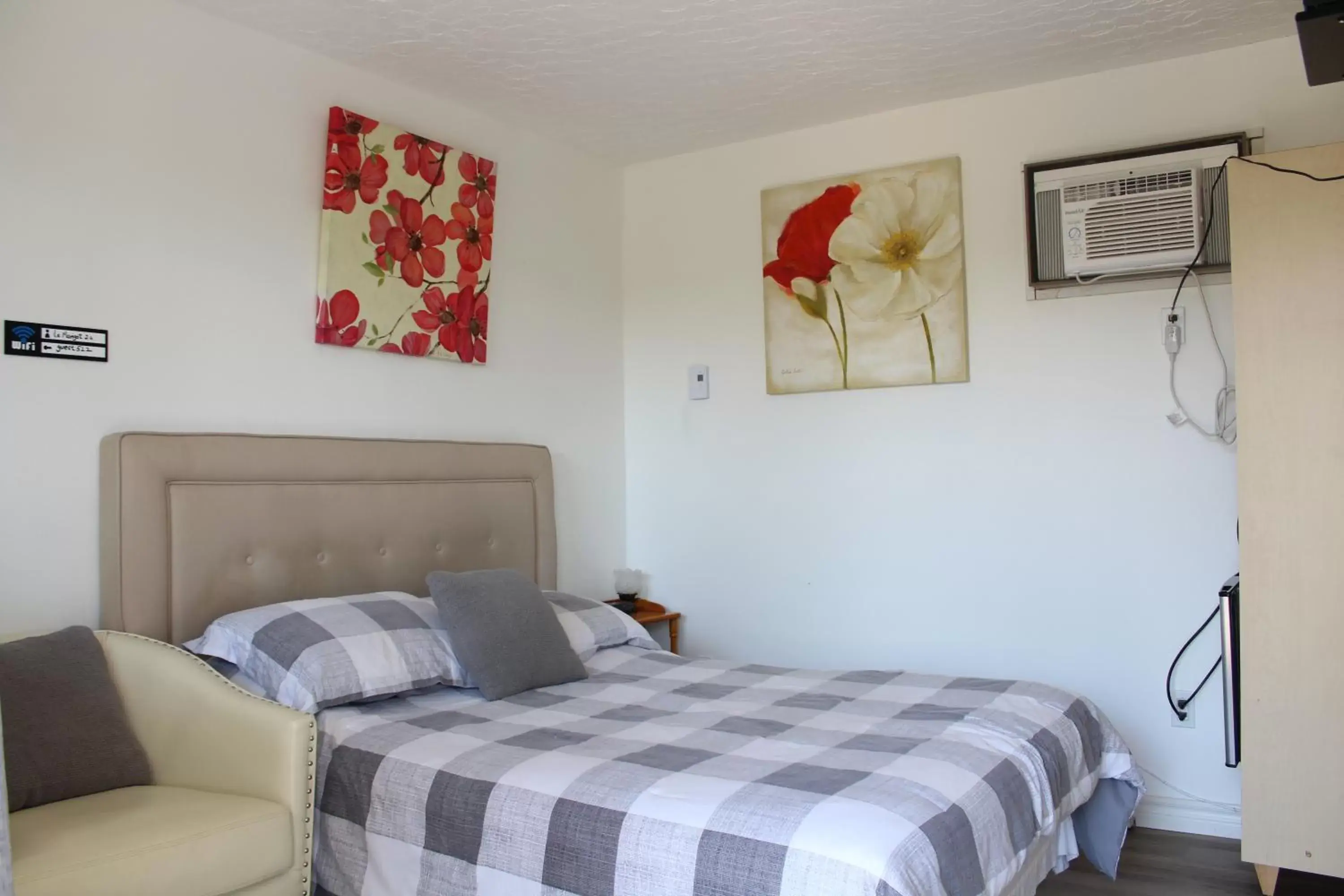 Economy Double Room - single occupancy in Le Marigot Economy Double Room - single occupancy in Le Marigot