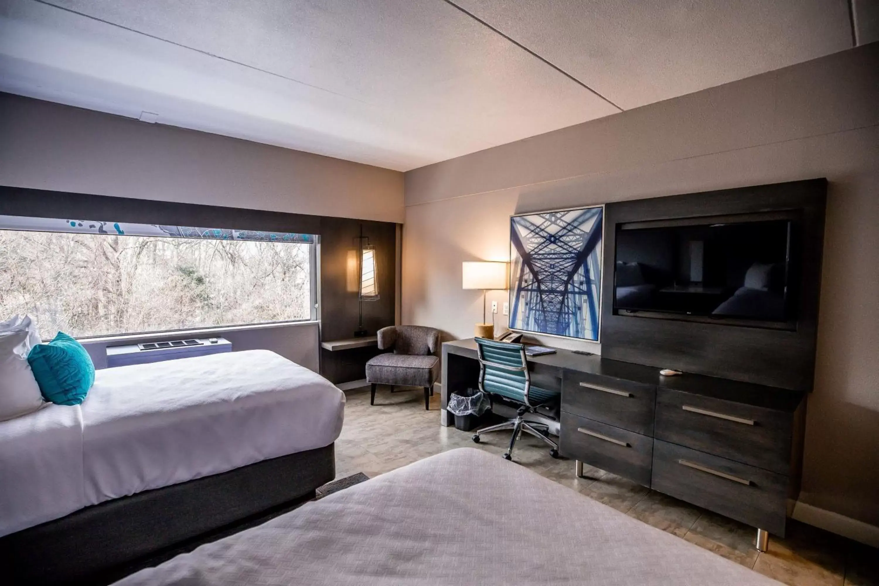 Standard Room with Two Full Beds and Roll In Shower - Mobility/Communications Accessible in Hotel Indigo Harrisburg - Hershey by IHG Standard Room with Two Full Beds and Roll In Shower - Mobility/Communications Accessible in Hotel Indigo Harrisburg - Hershey by IHG