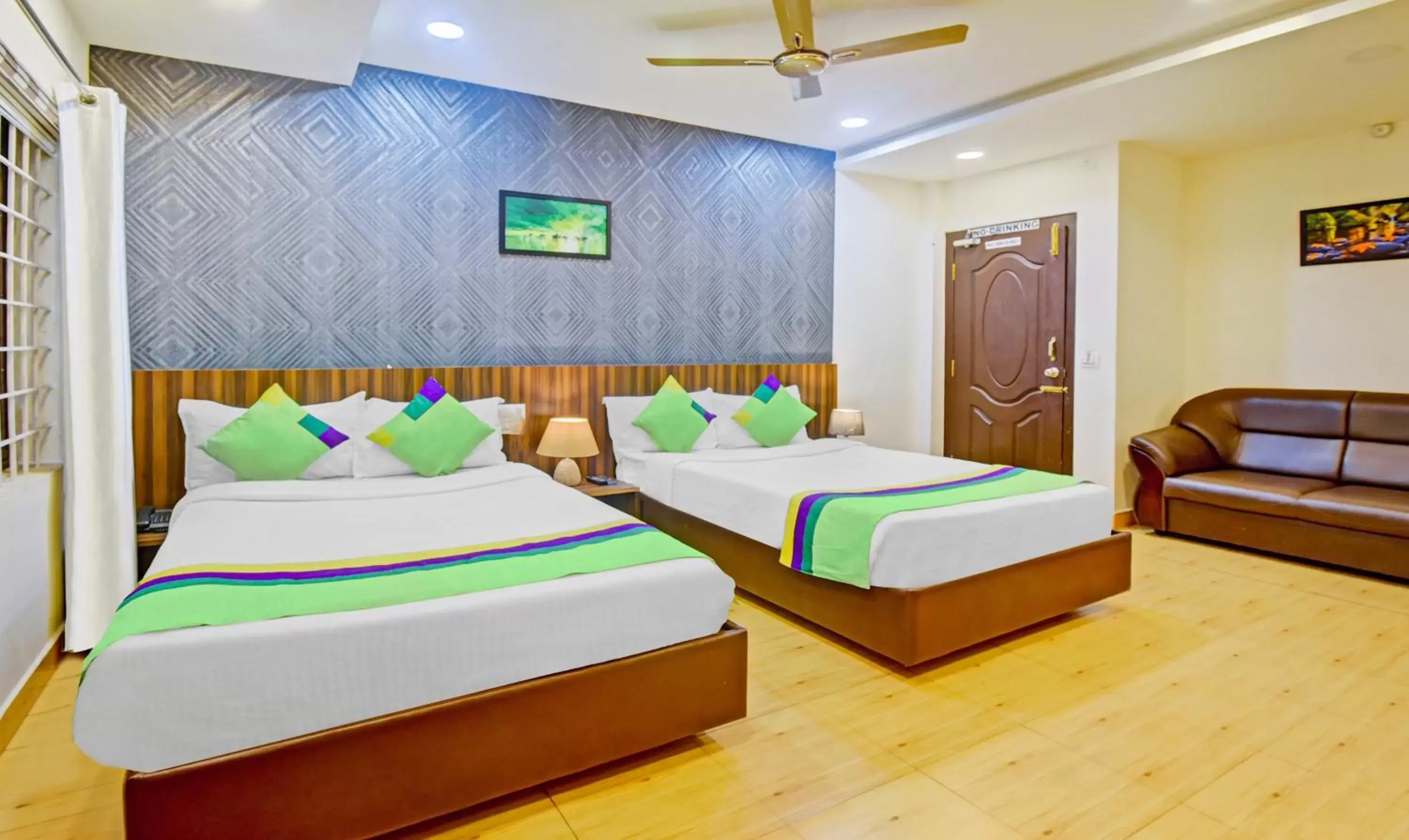 Deluxe Double Room in Itsy Hotels Igloo Residency Raja Seat Deluxe Double Room in Itsy Hotels Igloo Residency Raja Seat