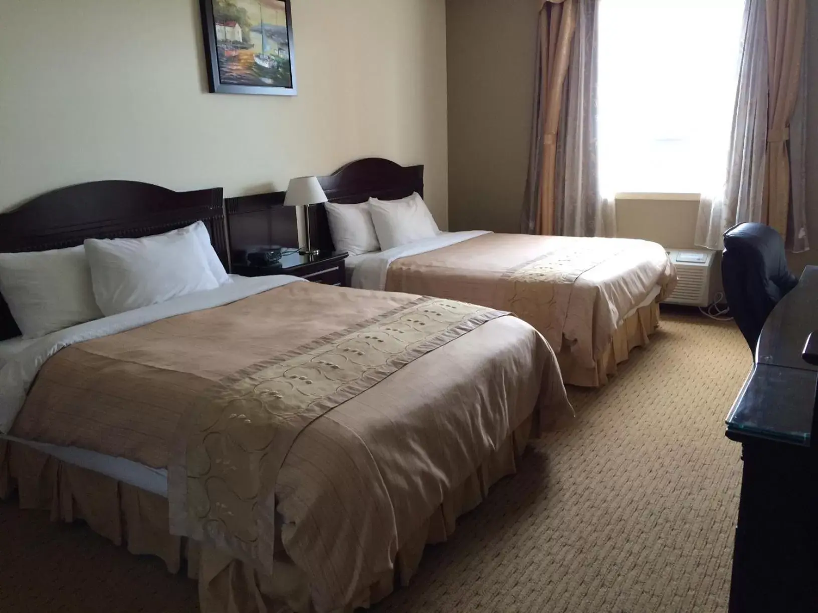 Deluxe Queen Studio with Two Queen Beds - Non-Smoking in Days Inn by Wyndham Athabasca Deluxe Queen Studio with Two Queen Beds - Non-Smoking in Days Inn by Wyndham Athabasca