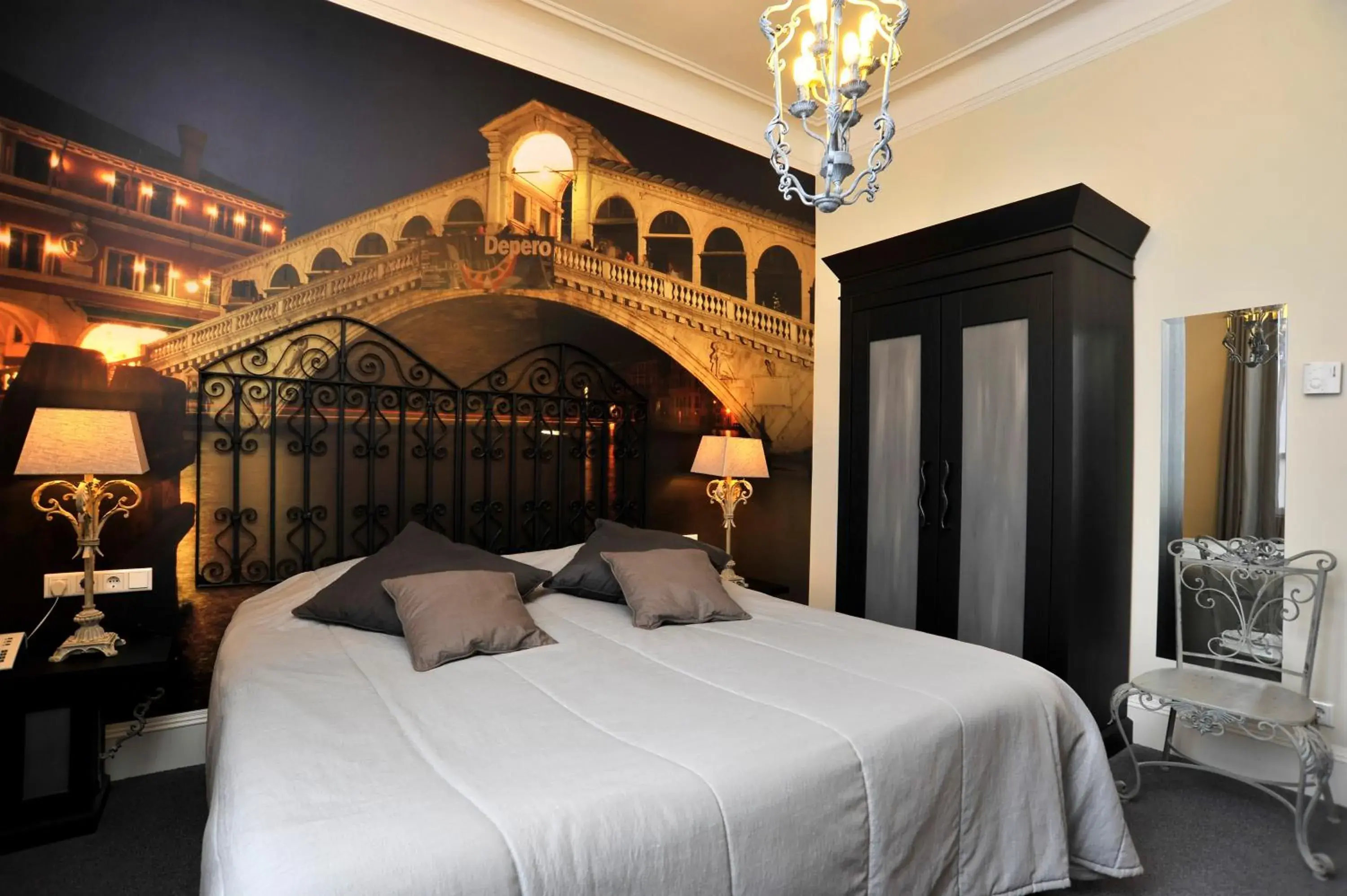 Superior Theme Room - 2 Single Beds in Golden Tulip West Ende Superior Theme Room - 2 Single Beds in Golden Tulip West Ende