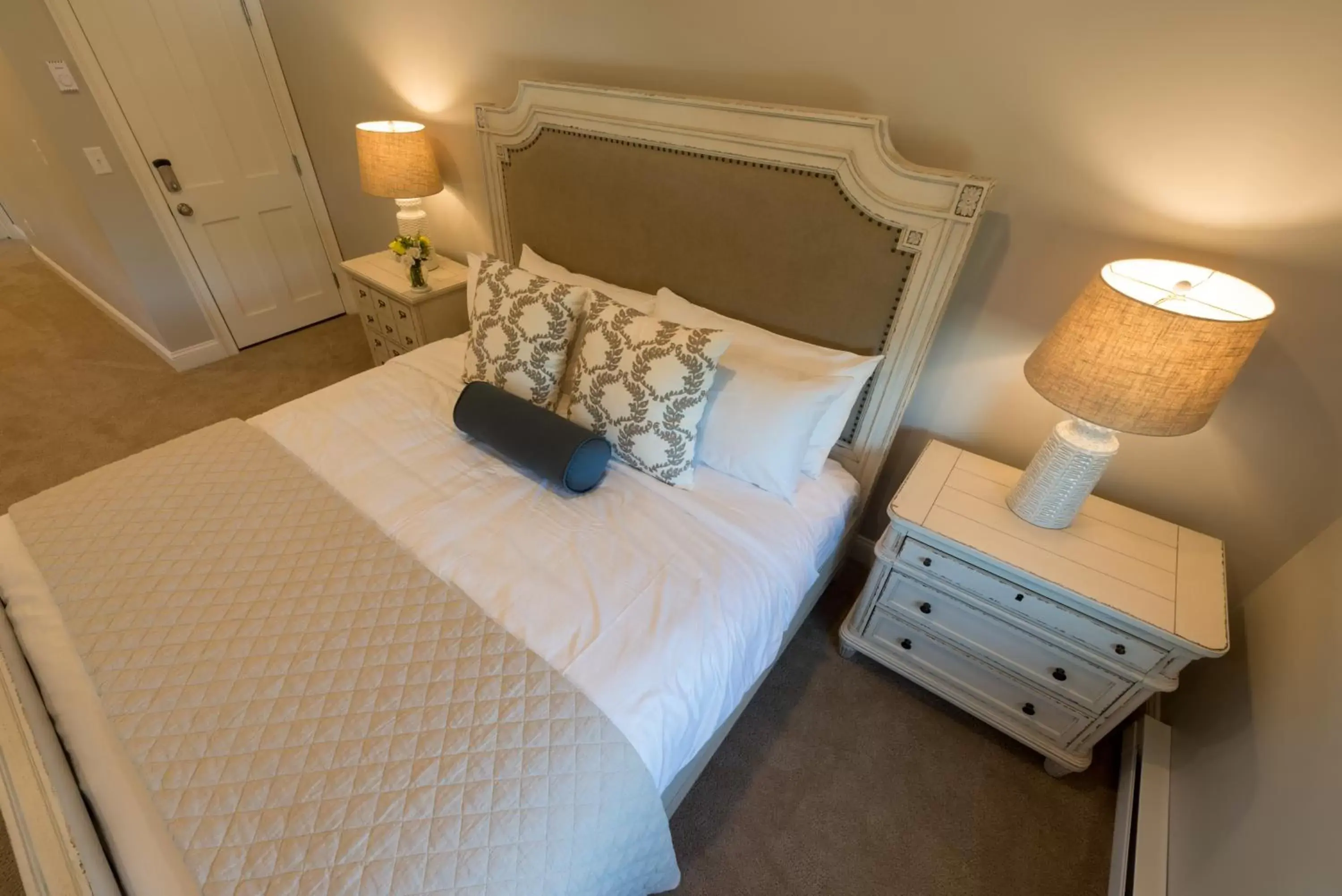 Room 11 – King Room with Sofa Bed in Serenity Inn Newport Room 11 – King Room with Sofa Bed in Serenity Inn Newport