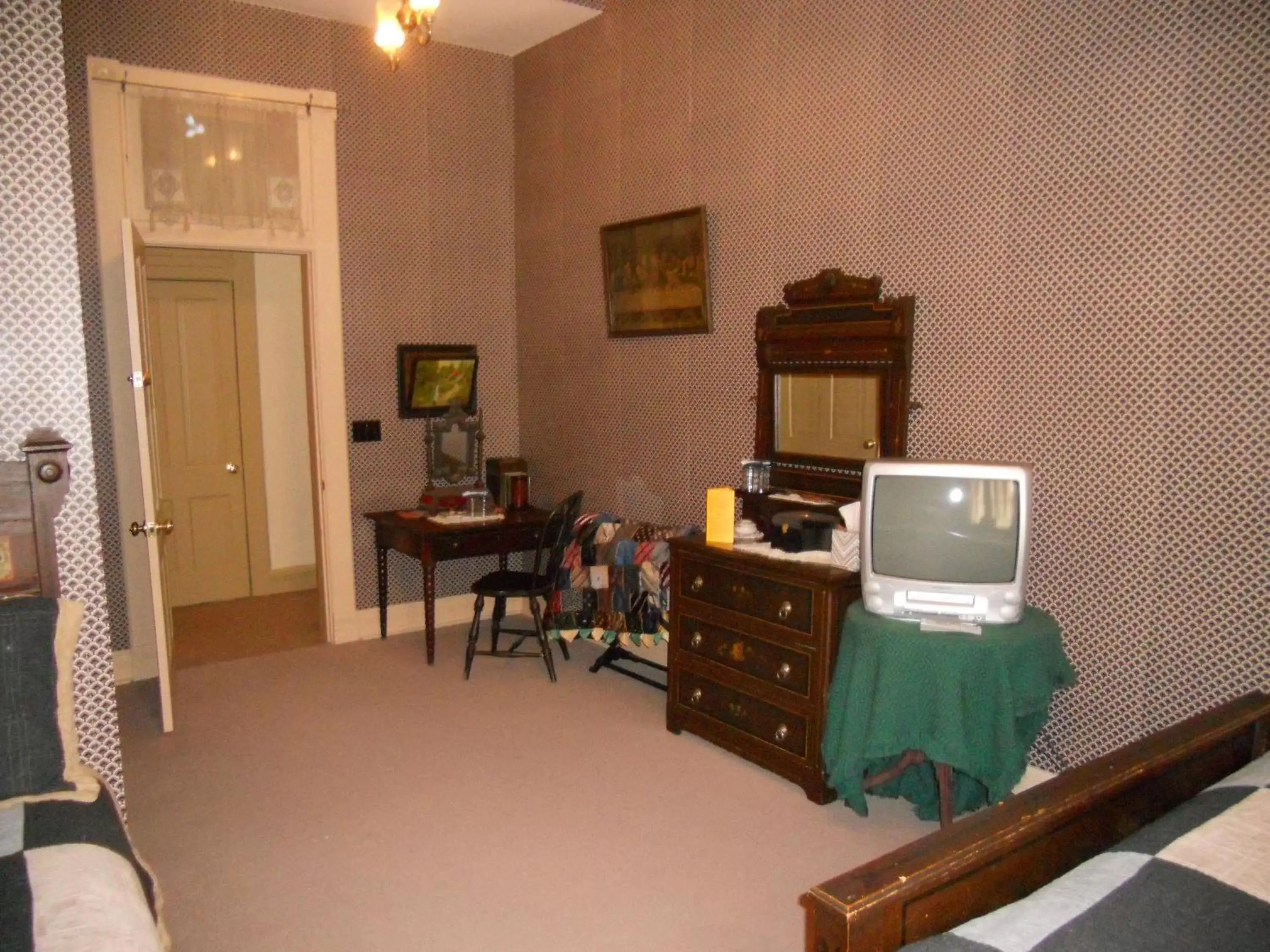 Deluxe Queen Room in LandMark Inn at the Historic Bank of Oberlin Deluxe Queen Room in LandMark Inn at the Historic Bank of Oberlin