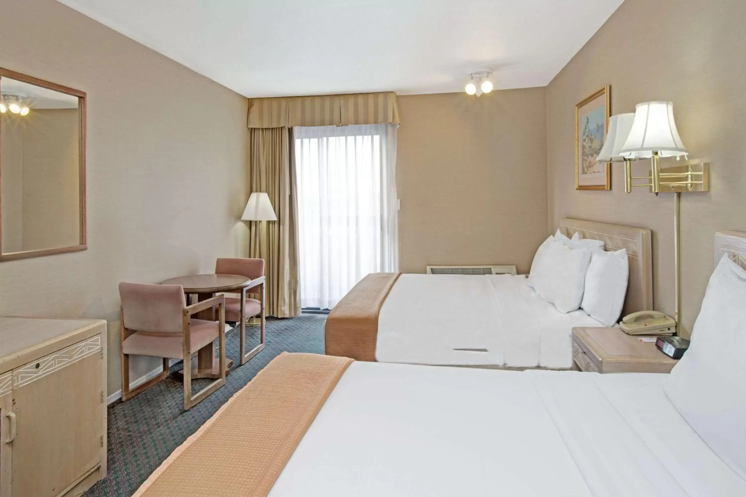 1 Full Bed, Non-Smoking in Howard Johnson by Wyndham Torrance 1 Full Bed, Non-Smoking in Howard Johnson by Wyndham Torrance