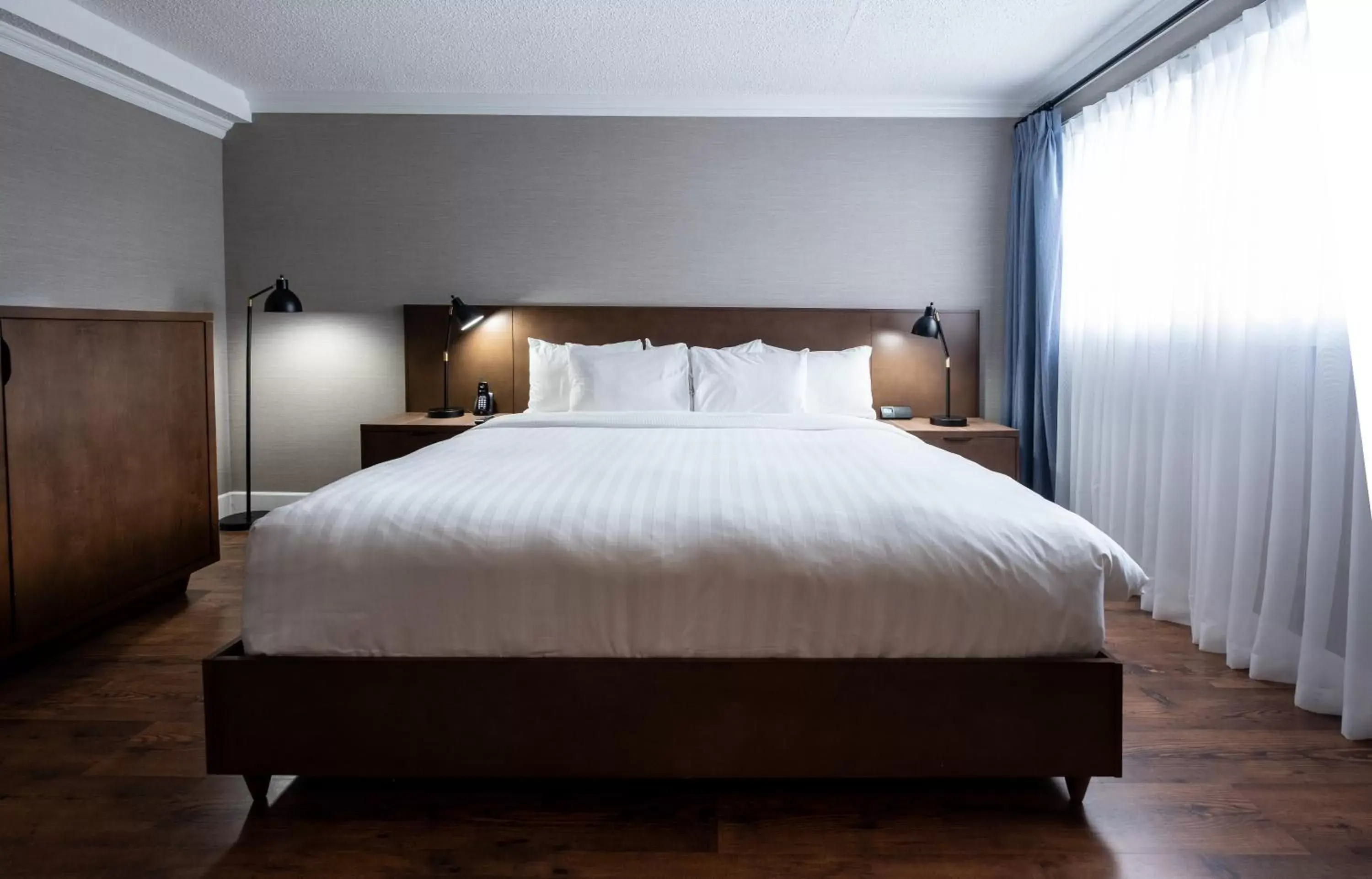 King Suite with Spa Bath in Prestige Mountain Resort Rossland King Suite with Spa Bath in Prestige Mountain Resort Rossland