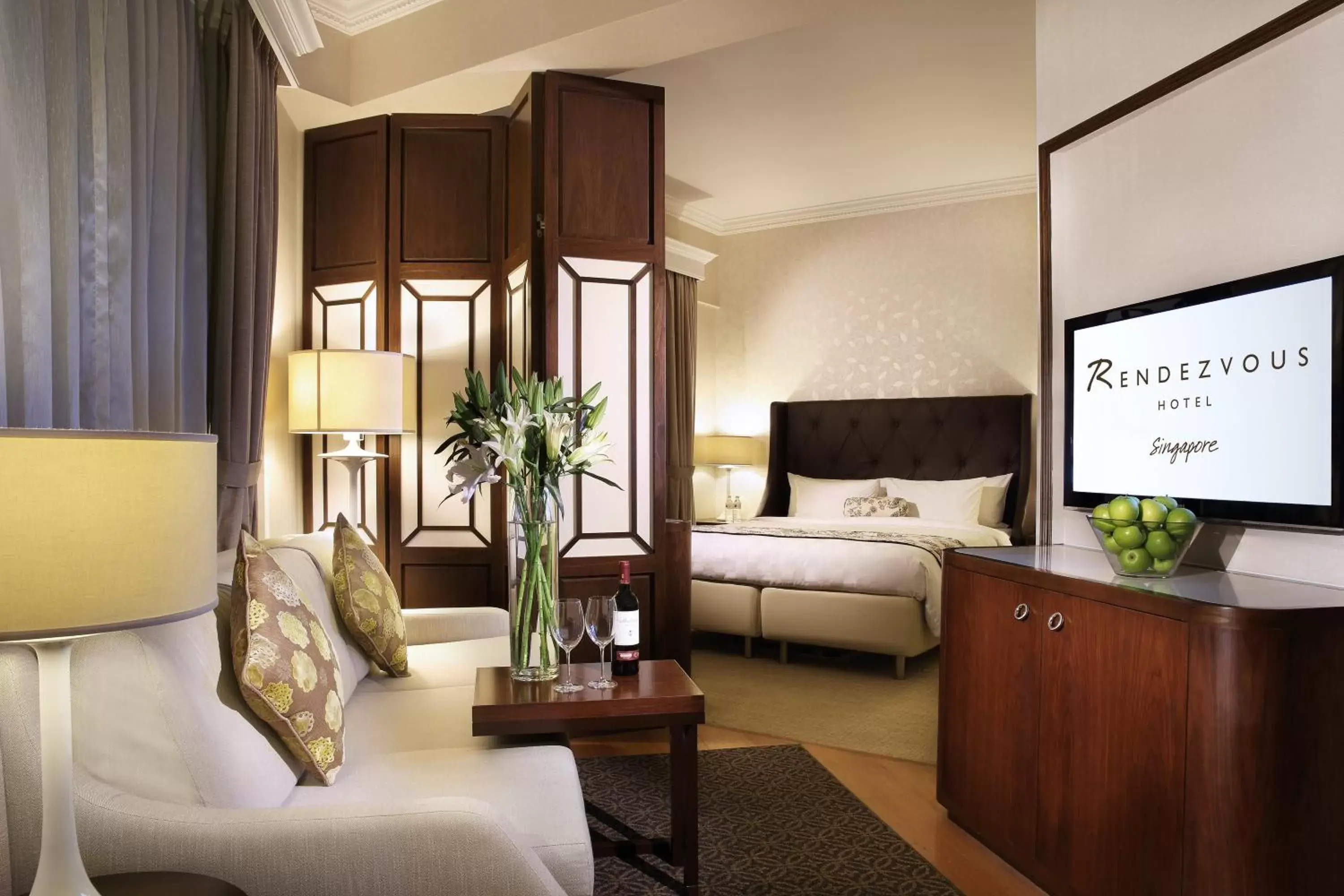 Junior Suite in Rendezvous Hotel Singapore by Far East Hospitality Junior Suite in Rendezvous Hotel Singapore by Far East Hospitality